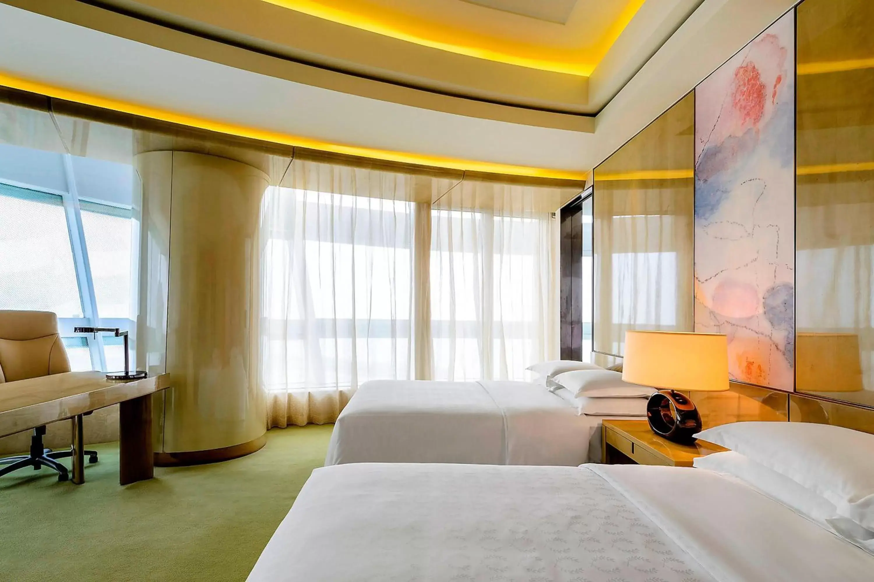 Photo of the whole room, Bed in Sheraton Huzhou Taihu Lake Hot Spring Resort & Spa