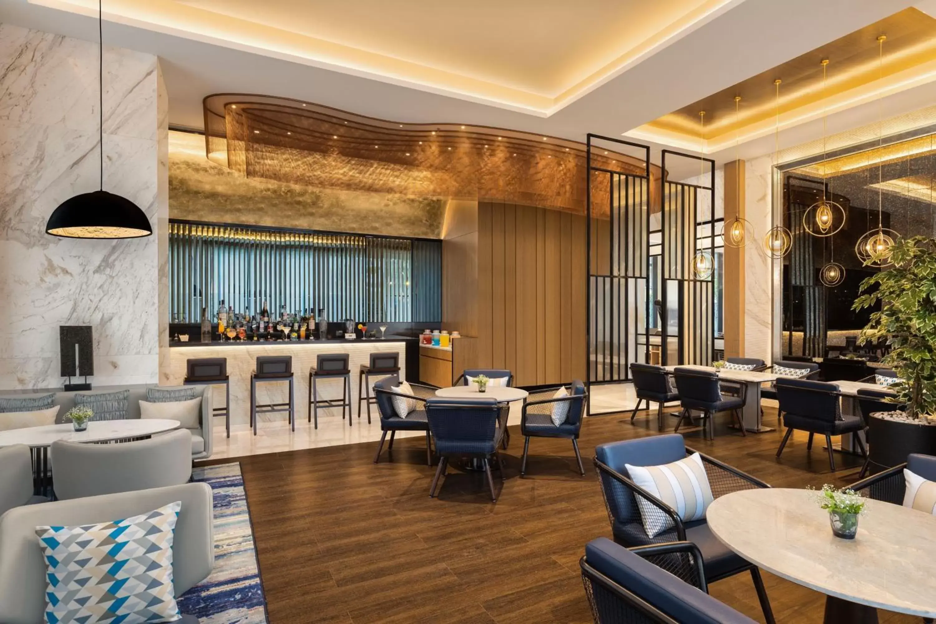 Lounge or bar, Restaurant/Places to Eat in Fairfield by Marriott Mumbai International Airport