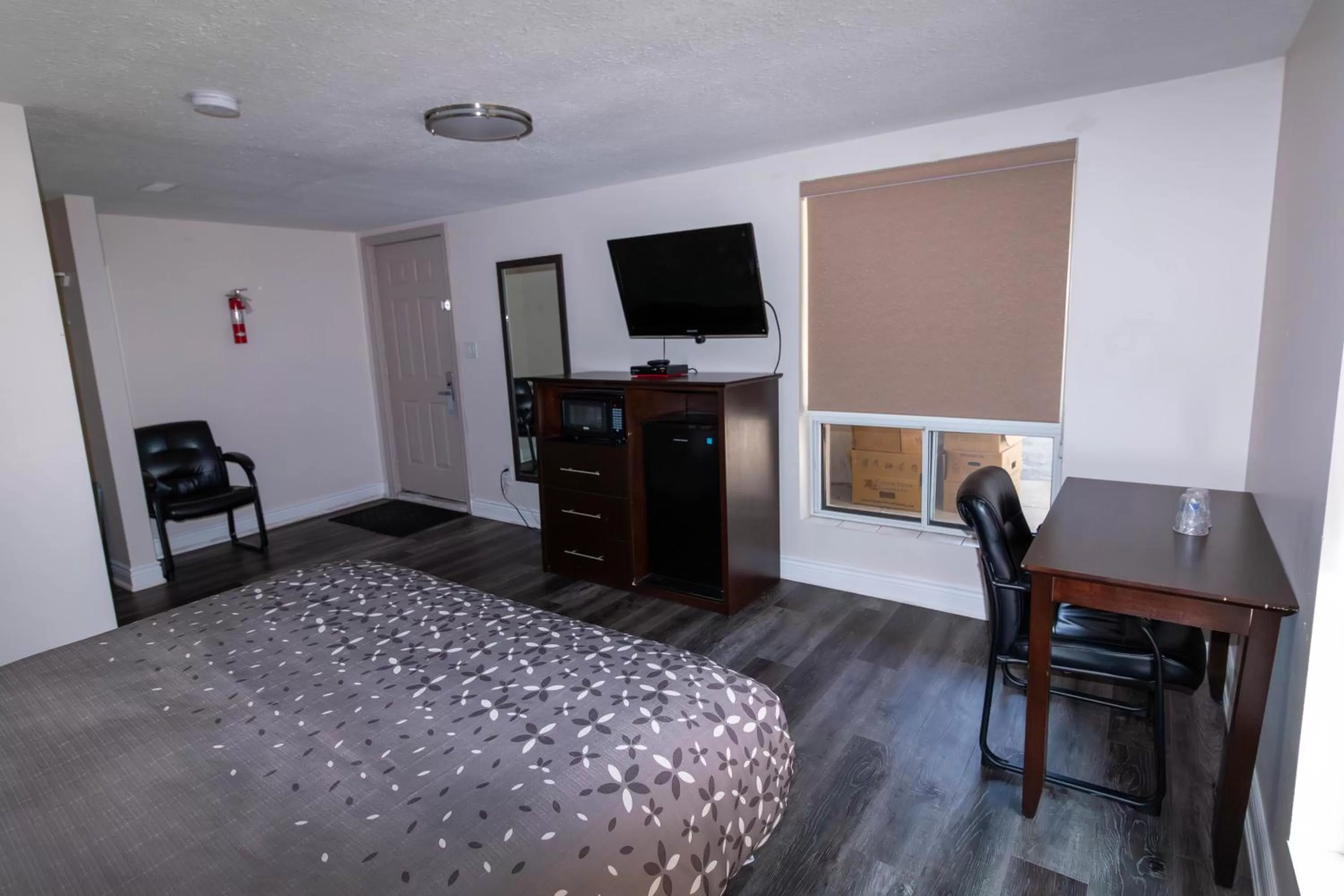 Bed in Borden Inn and Suites