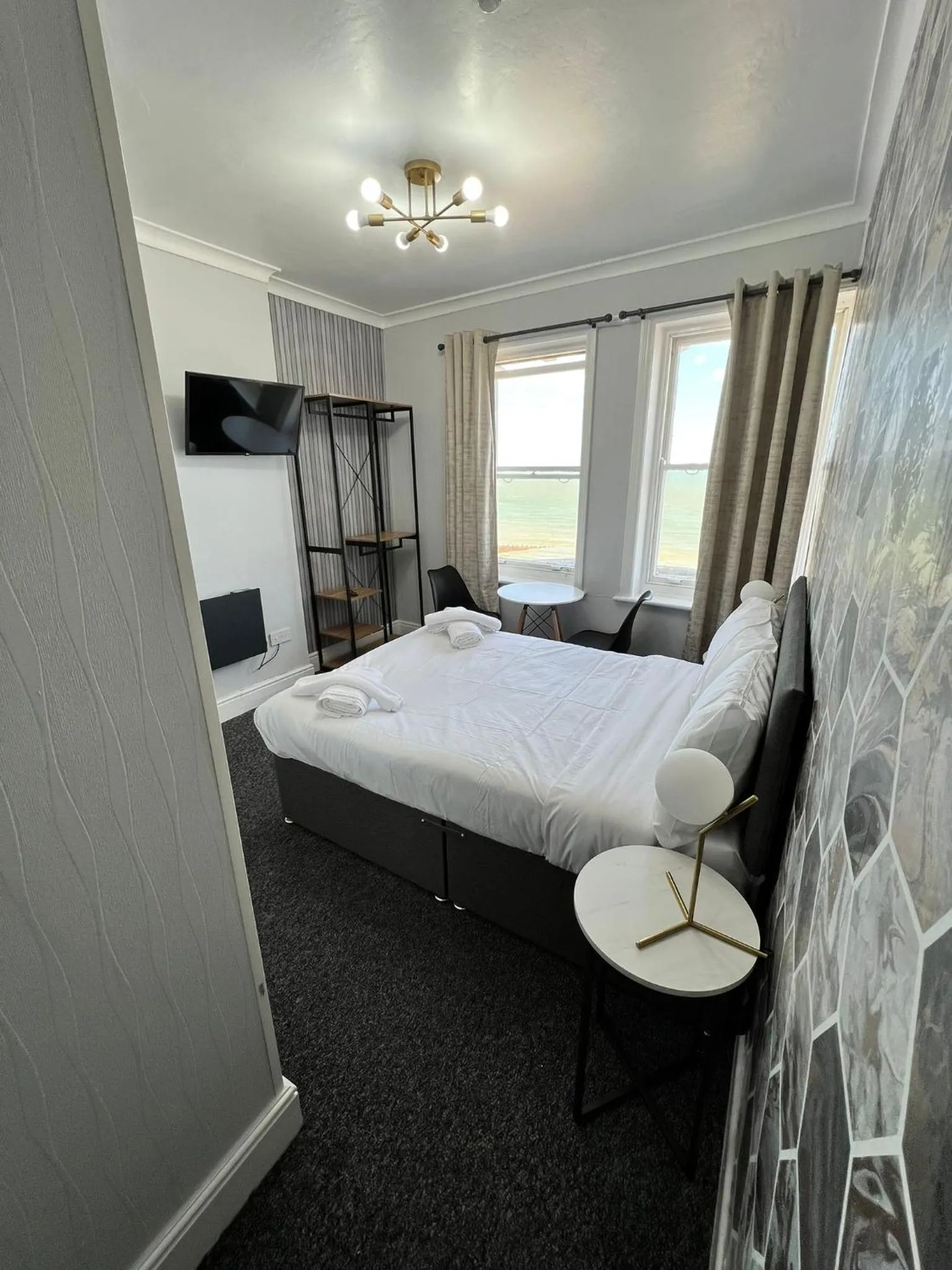 Bedroom in OYO Marine Parade Hotel, Eastbourne Pier