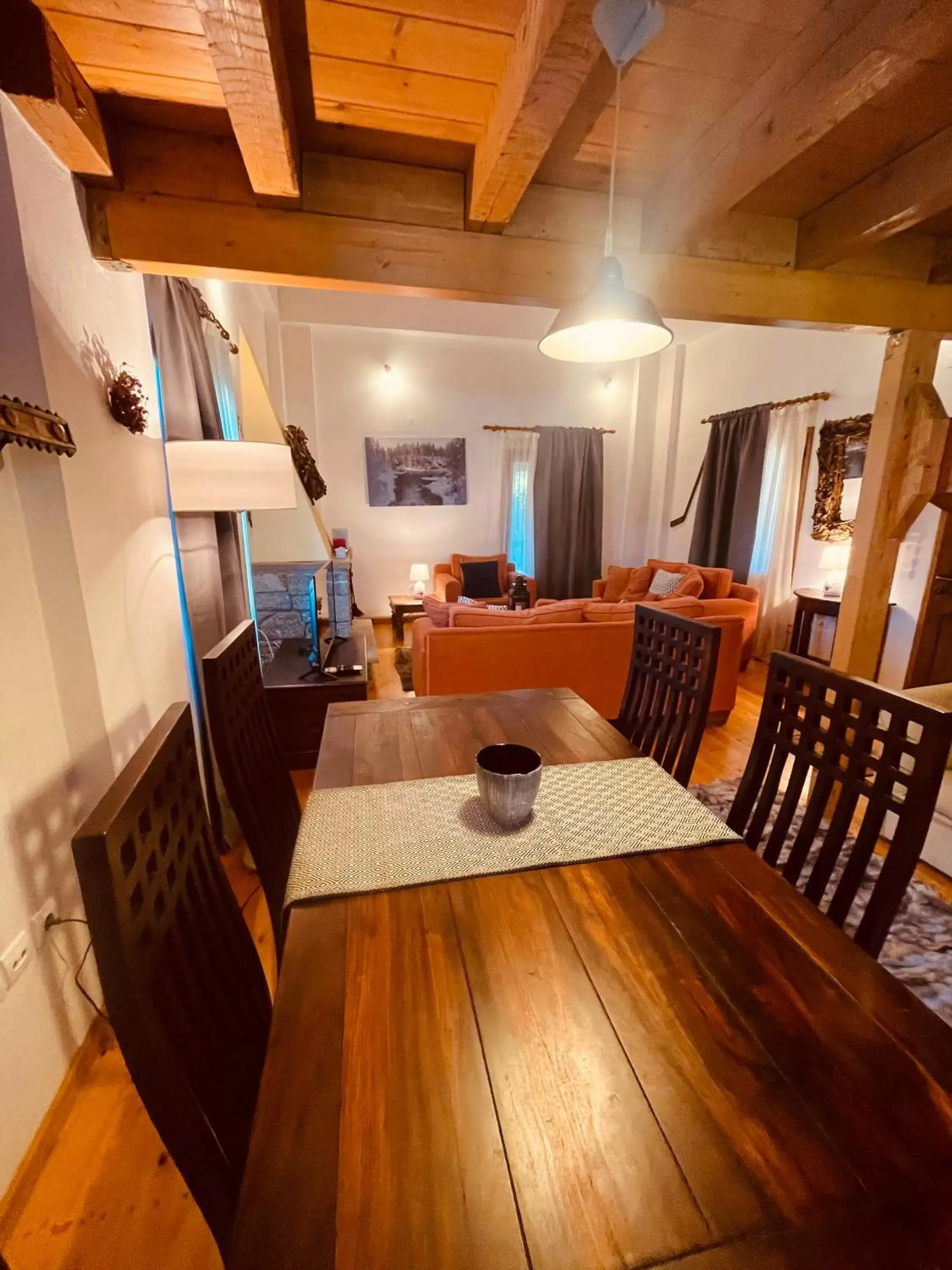 Dining area, Kitchen/Kitchenette in Parnassos Snow Hill Chalet