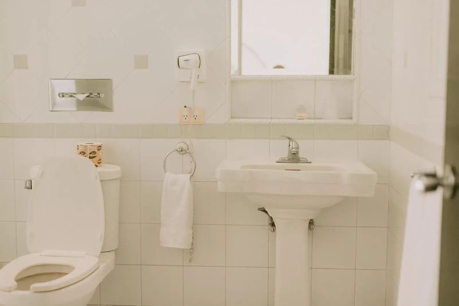 Bathroom in Hotel Leon