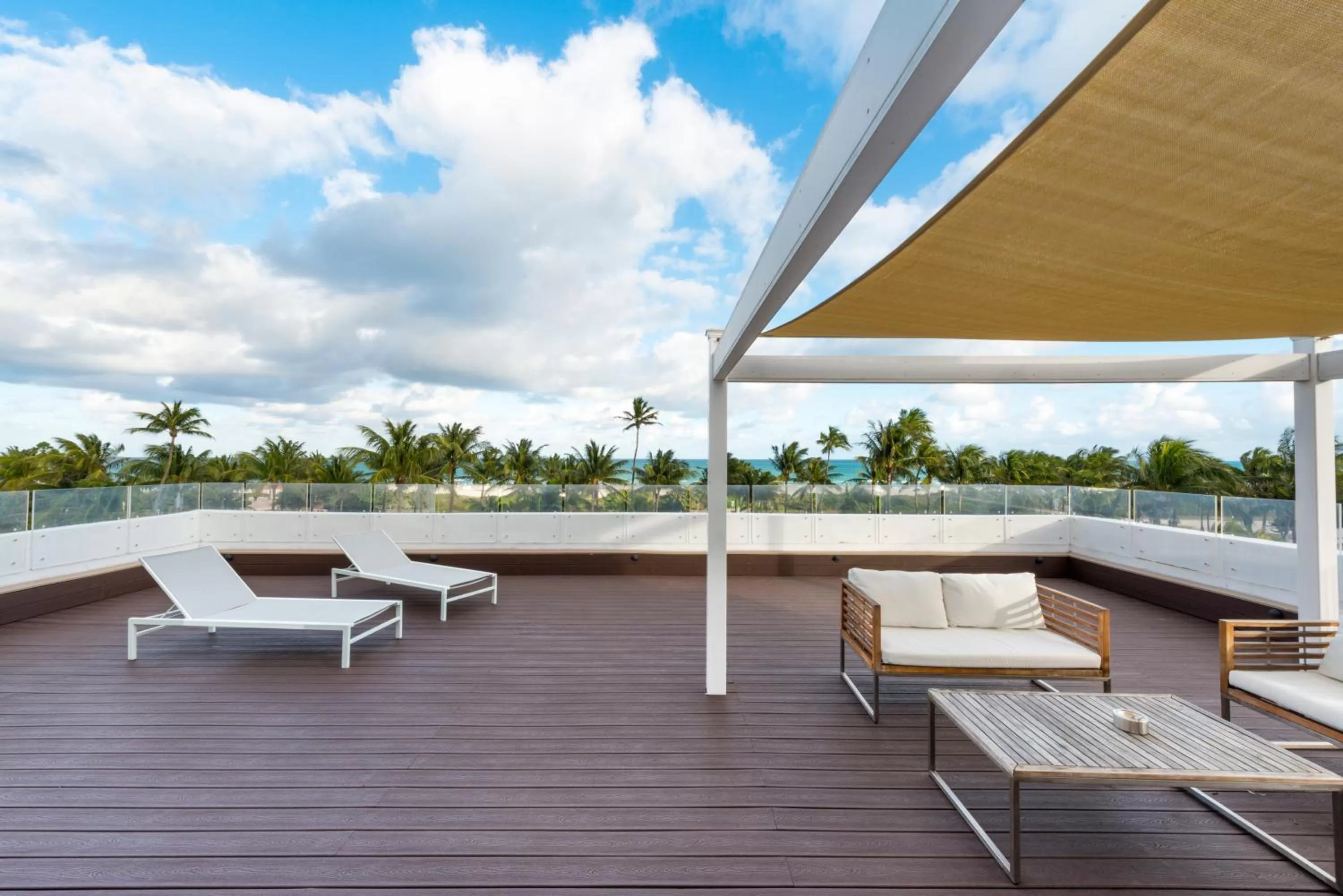 Balcony/Terrace in Penguin Hotel