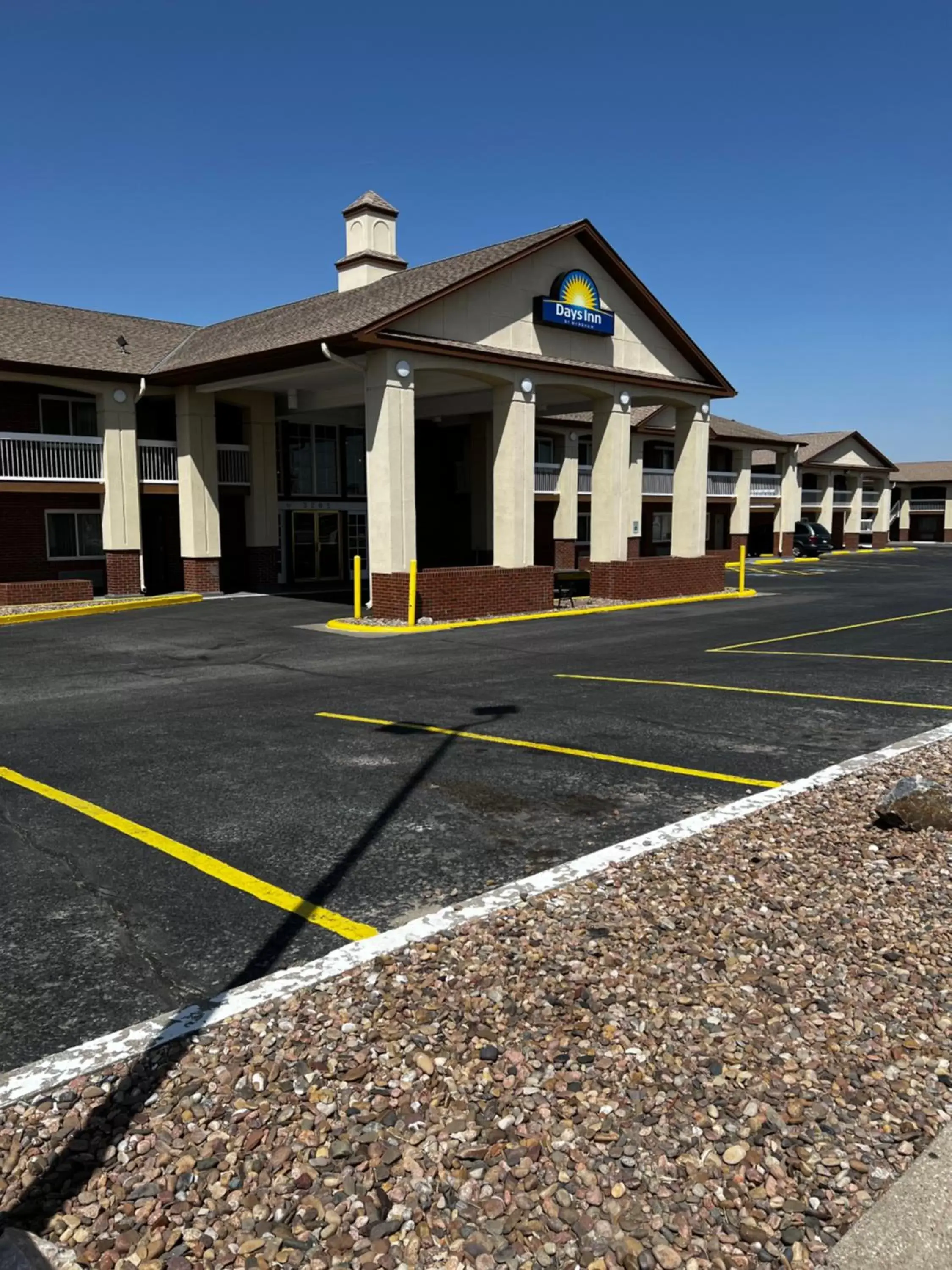 Property building in Days Inn by Wyndham Hays Property building in Days Inn by Wyndham Hays