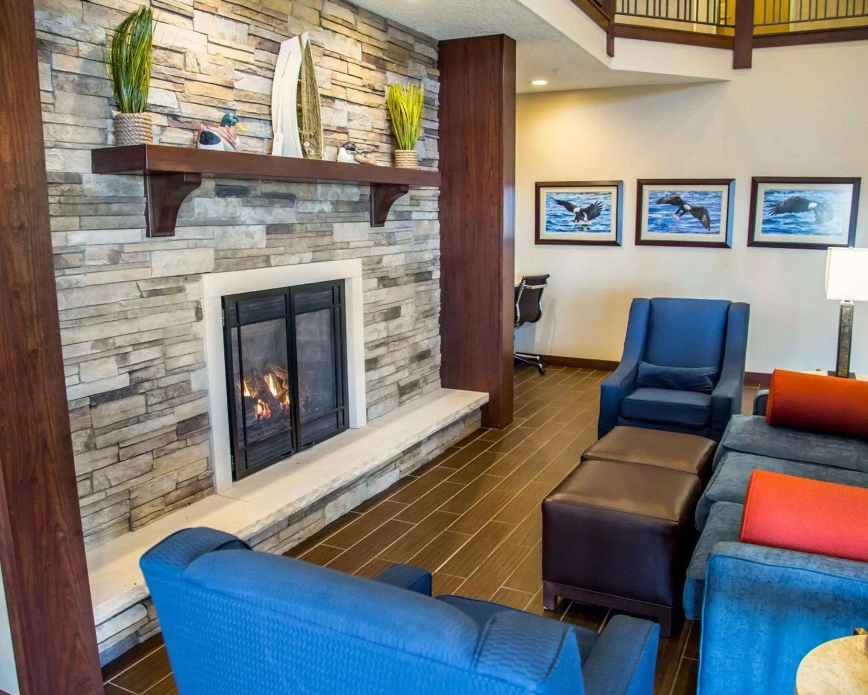 Lobby or reception, Seating Area in Comfort Inn & Suites Riverview near Davenport and I-80