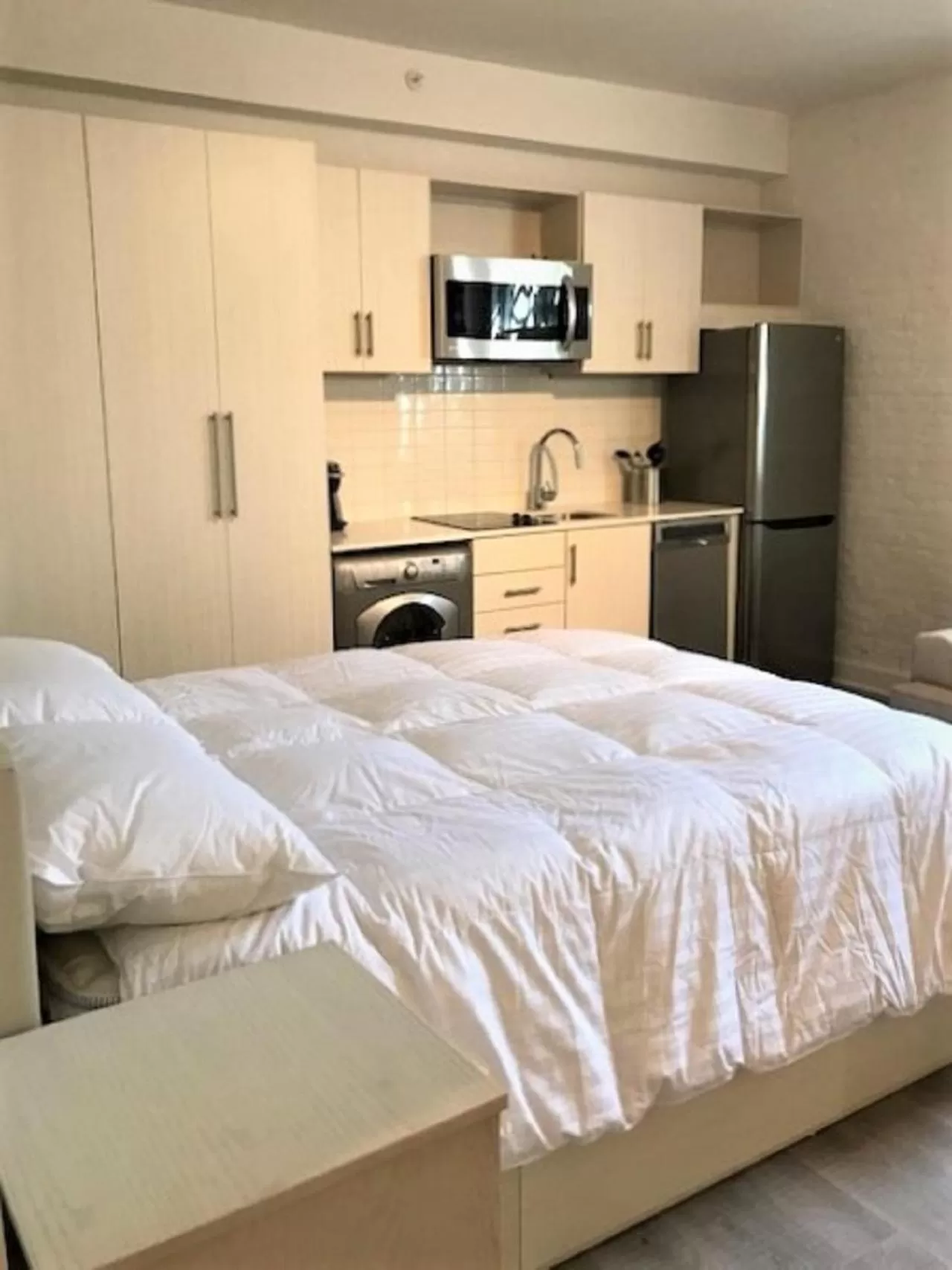 Bed in Placemakr Dupont Circle