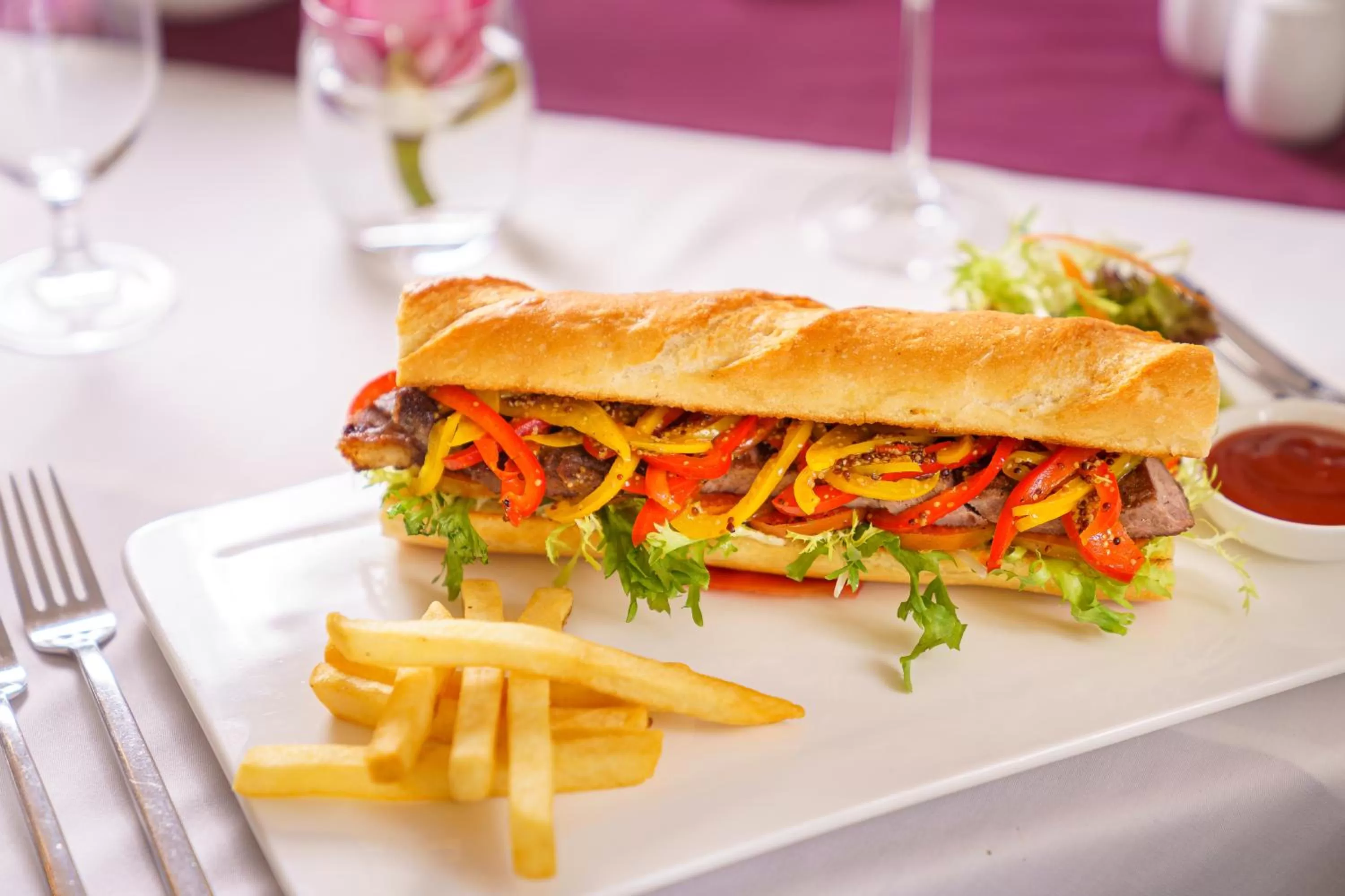 Food and drinks in Koulen Hotel