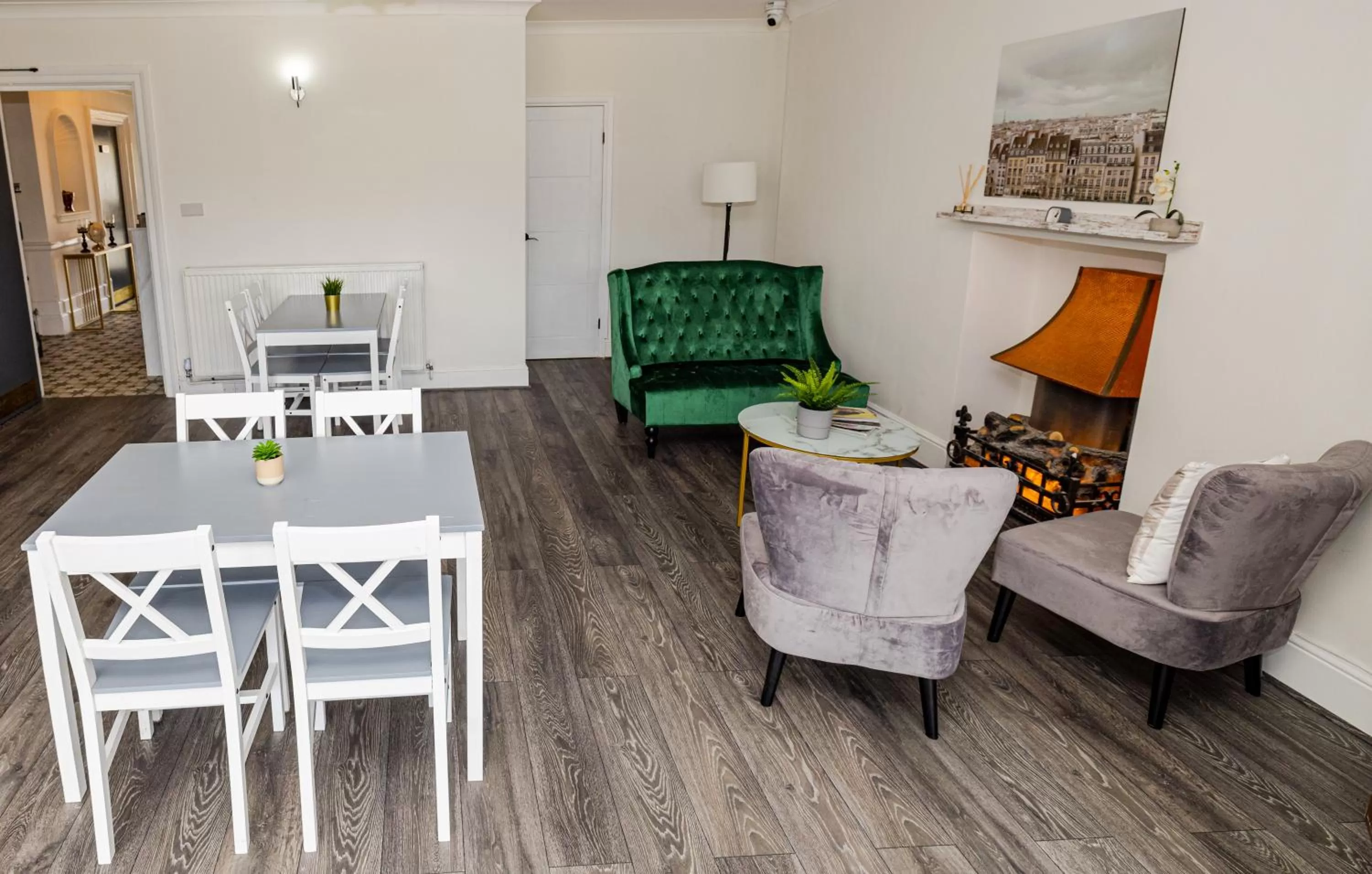 Seating area in Woodford Hotel