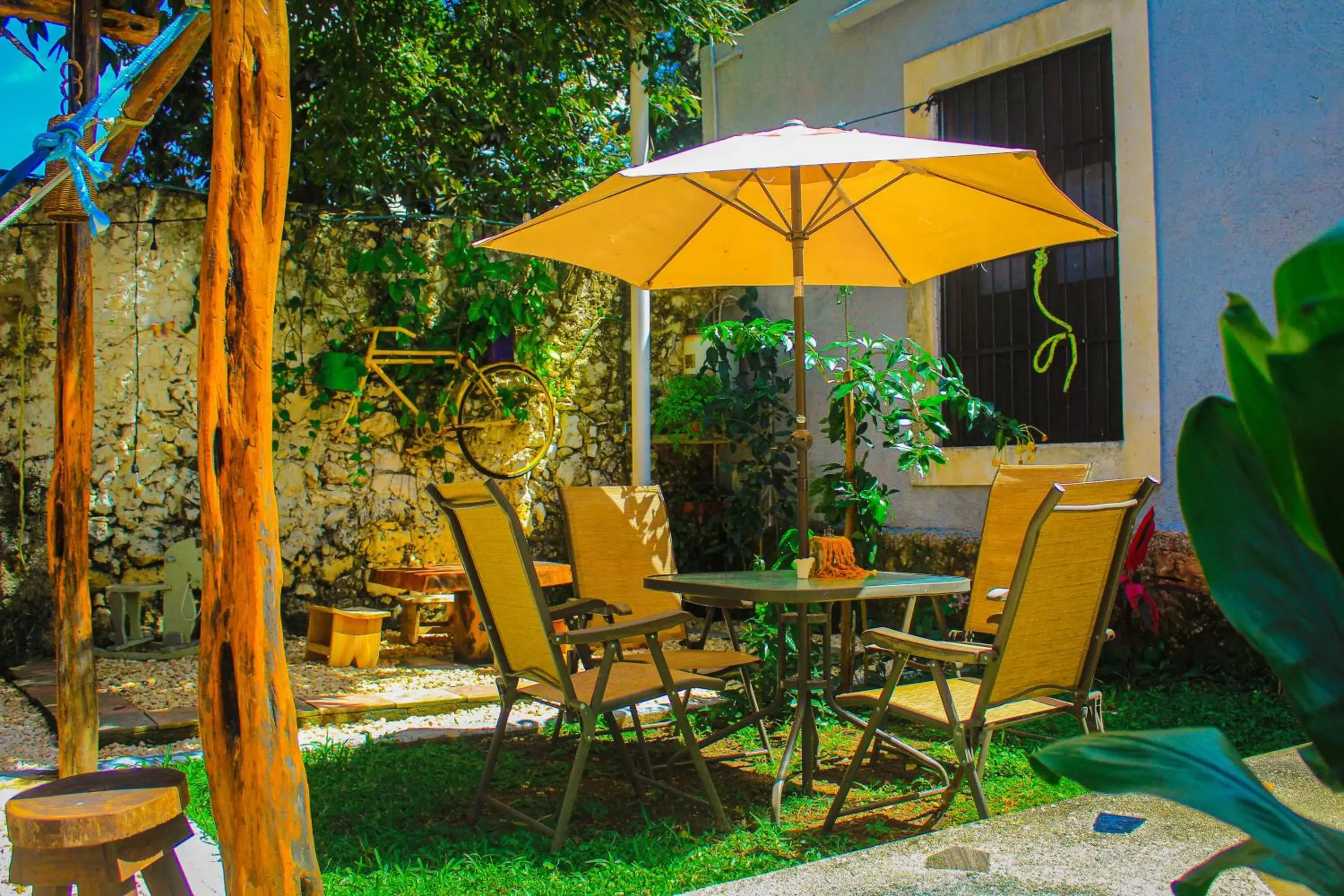 Restaurant/places to eat, Garden in Casa Aluxes Hotel
