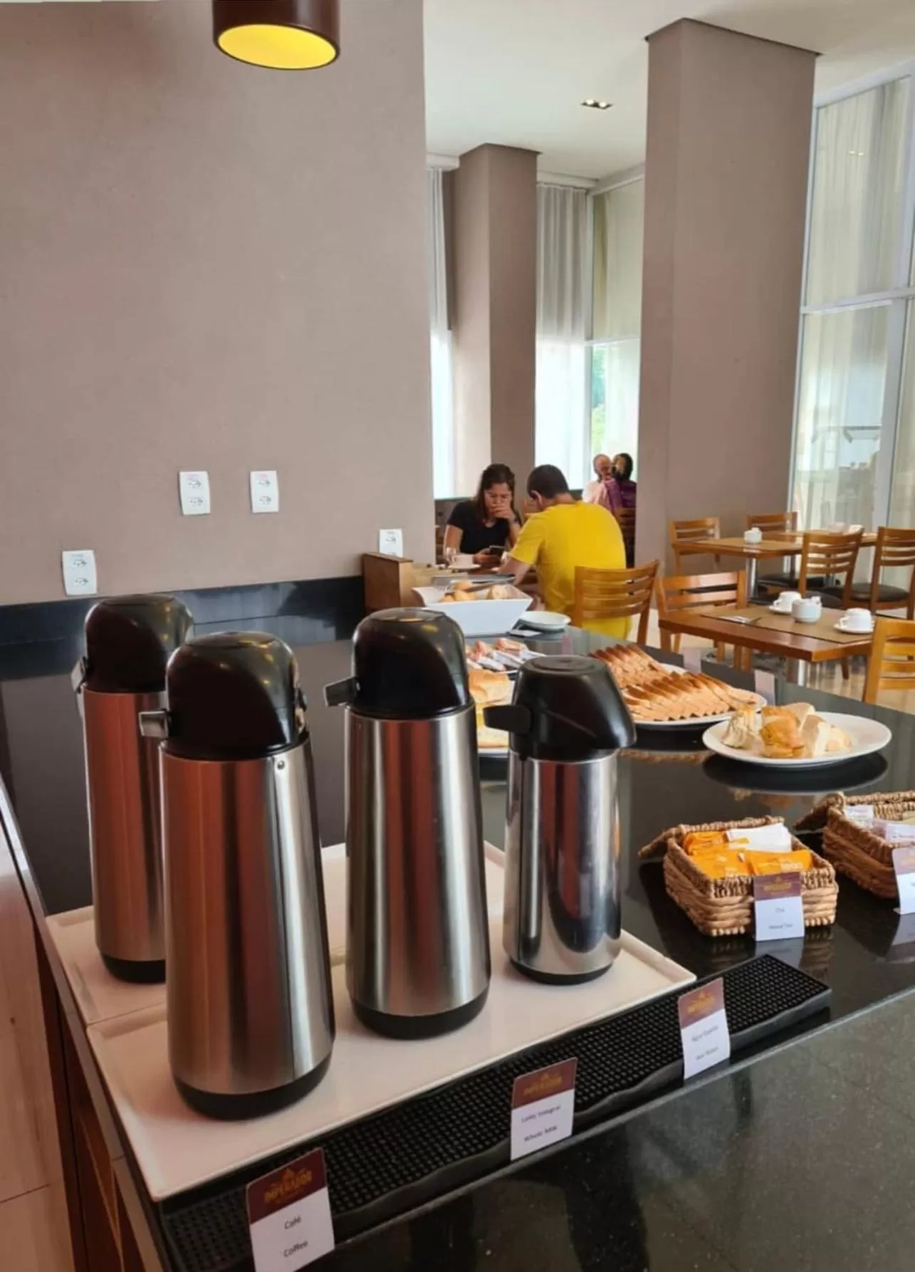 Restaurant/places to eat in Suíte & Flat Premium Rio Stay - Rio Centro