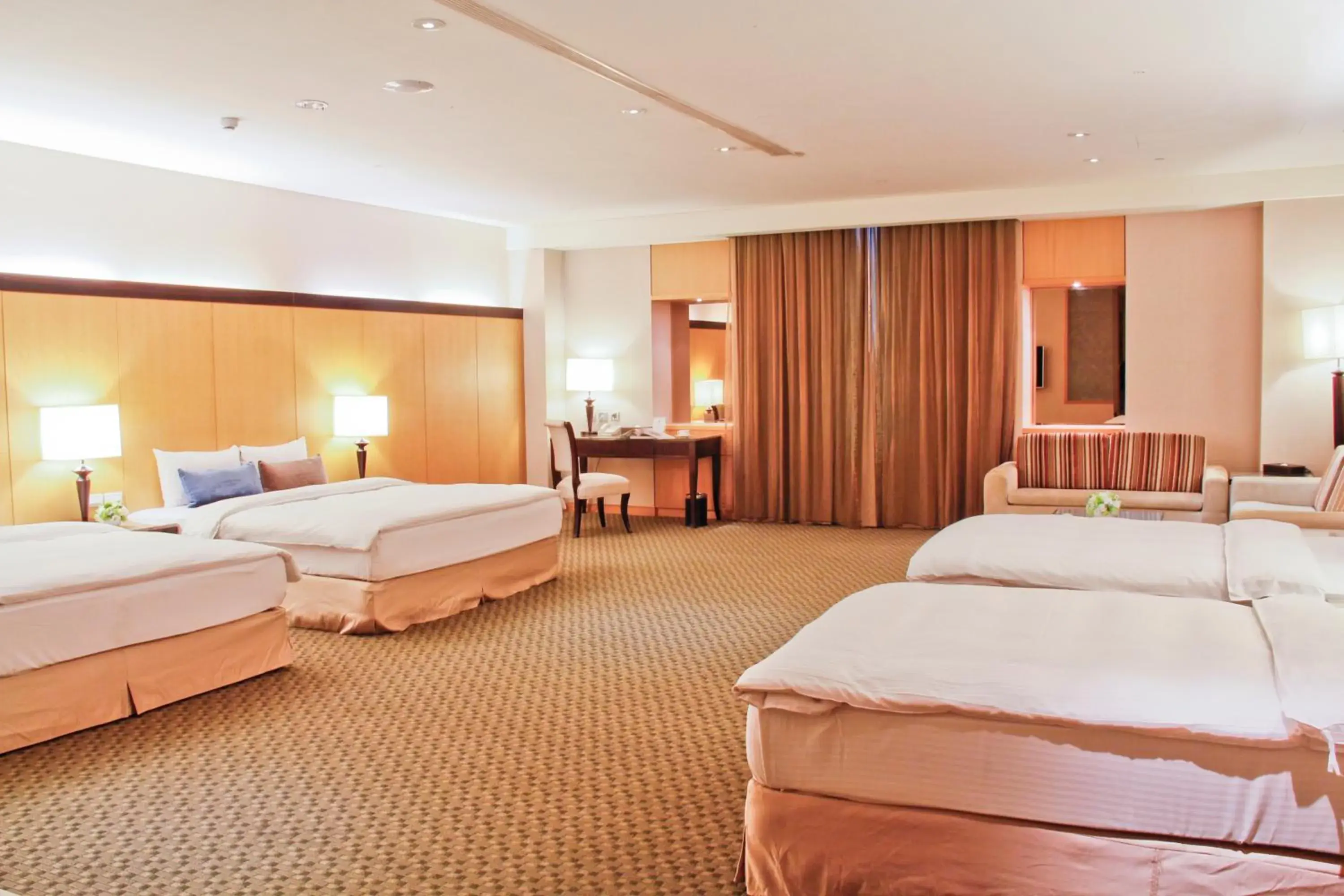 Photo of the whole room, Bed in Queena Plaza Hotel