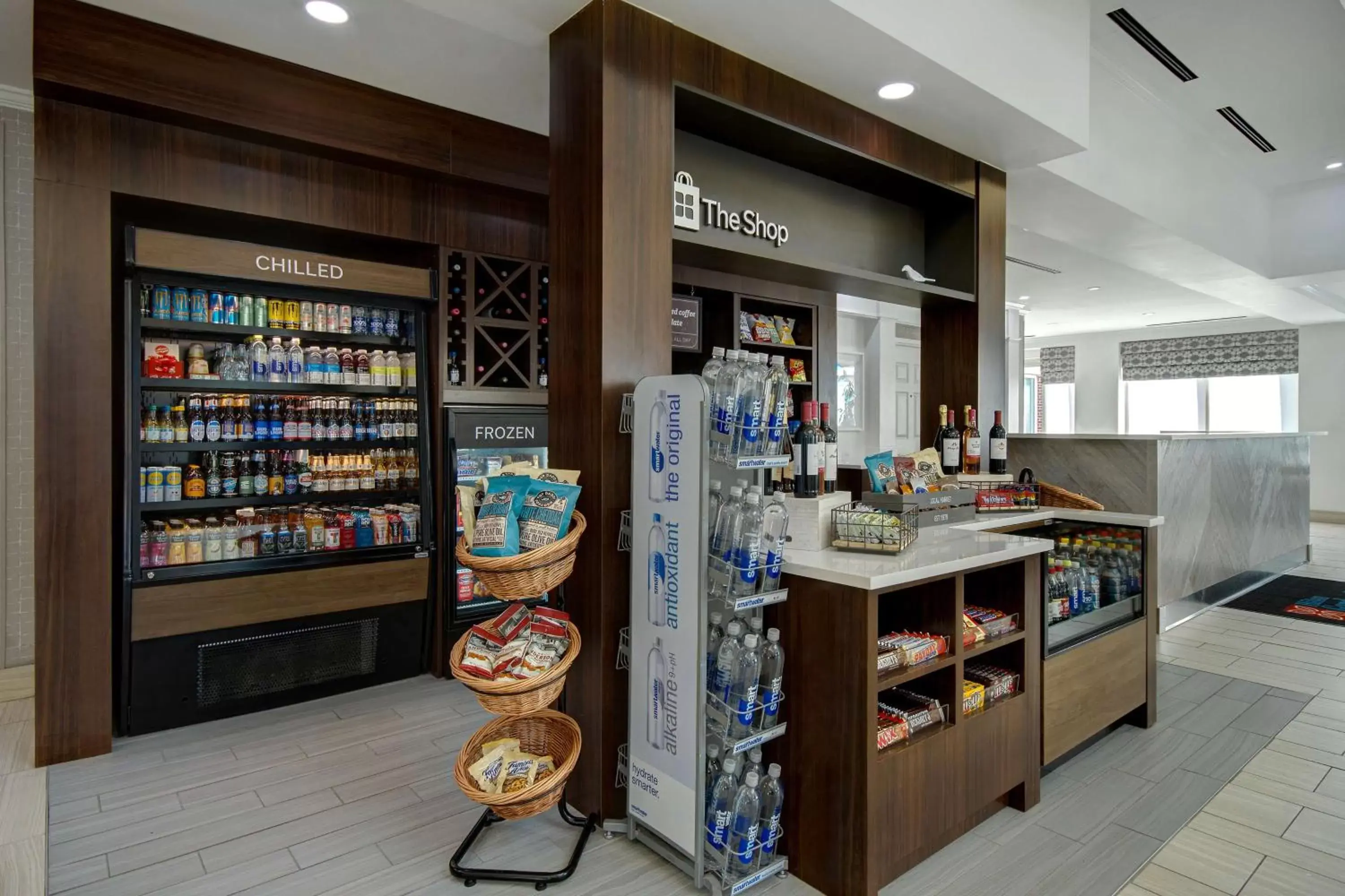 Restaurant/places to eat, Supermarket/Shops in Hilton Garden Inn Detroit Metro Airport