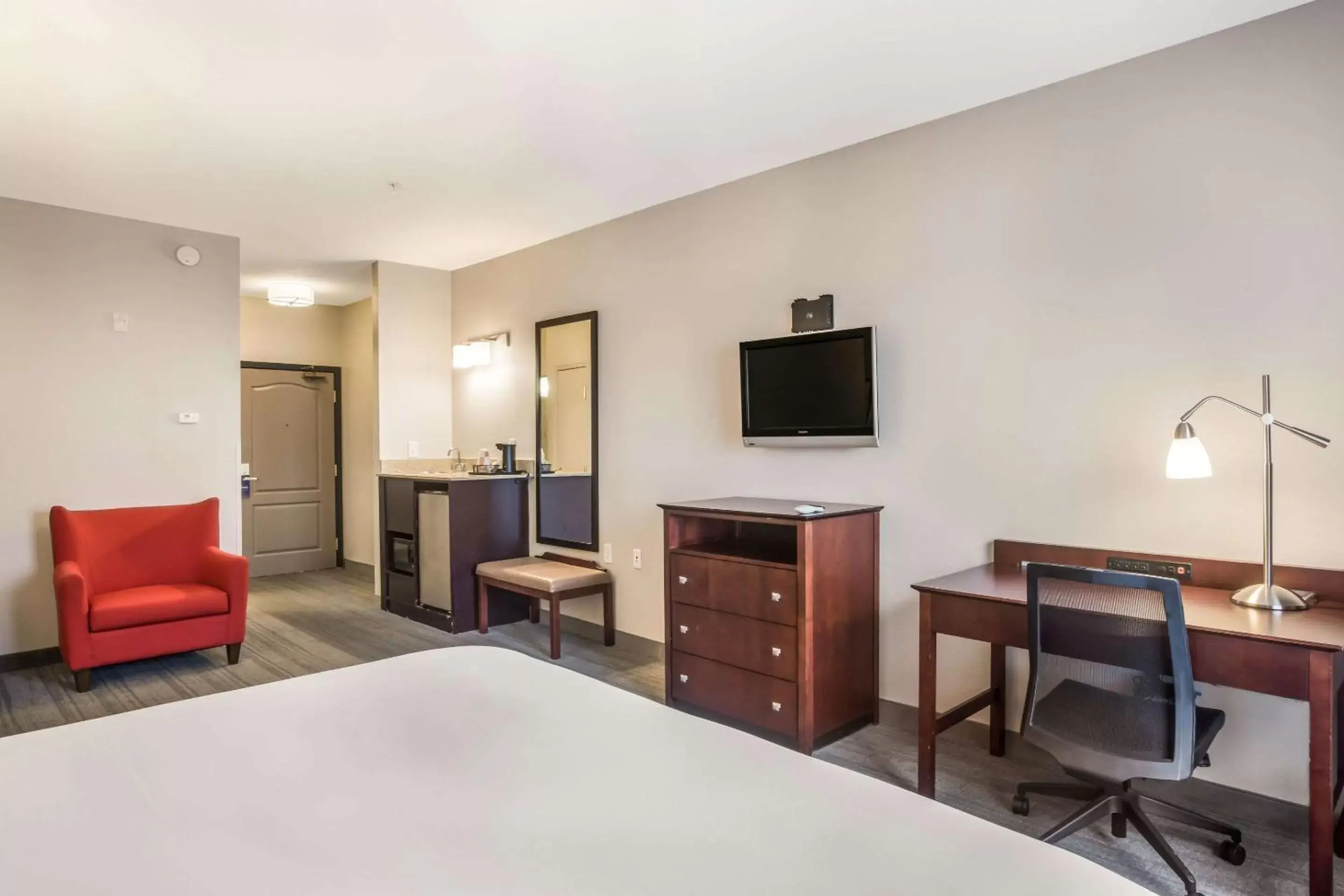 Photo of the whole room, TV/Entertainment Center in Comfort Inn & Suites