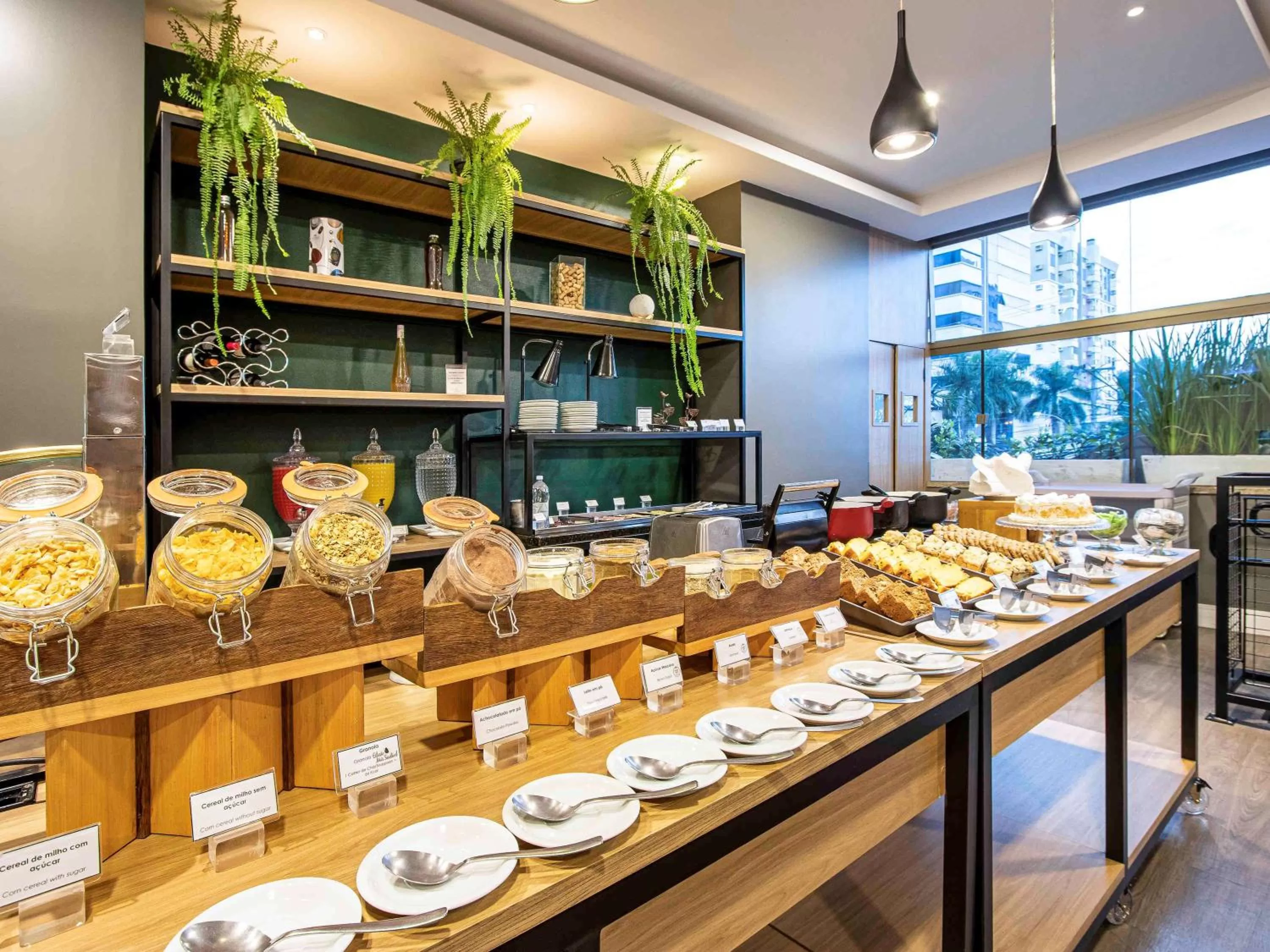 Restaurant/places to eat in Mercure Florianópolis