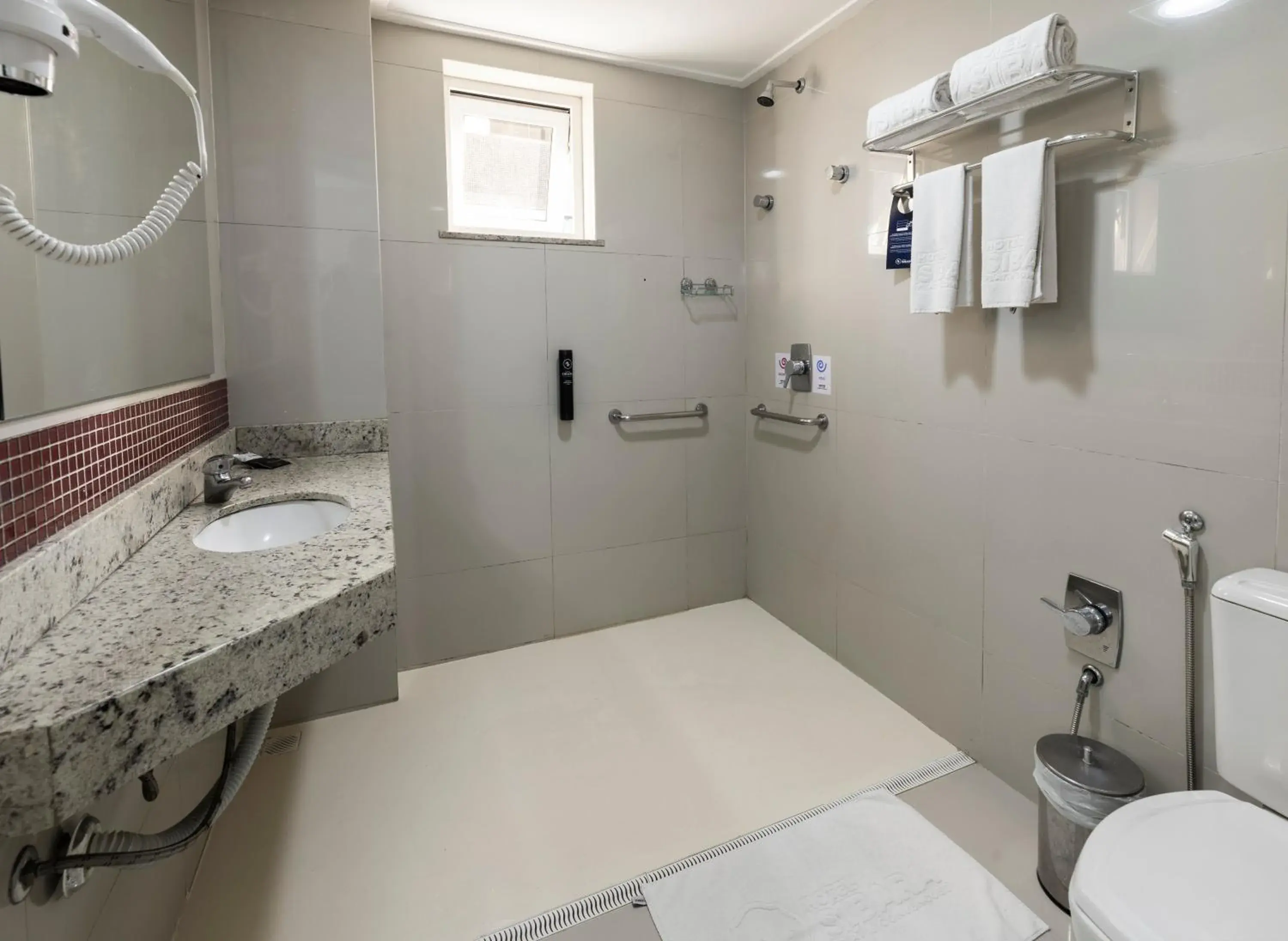Bathroom in Sibara Flat Hotel & Convencoes