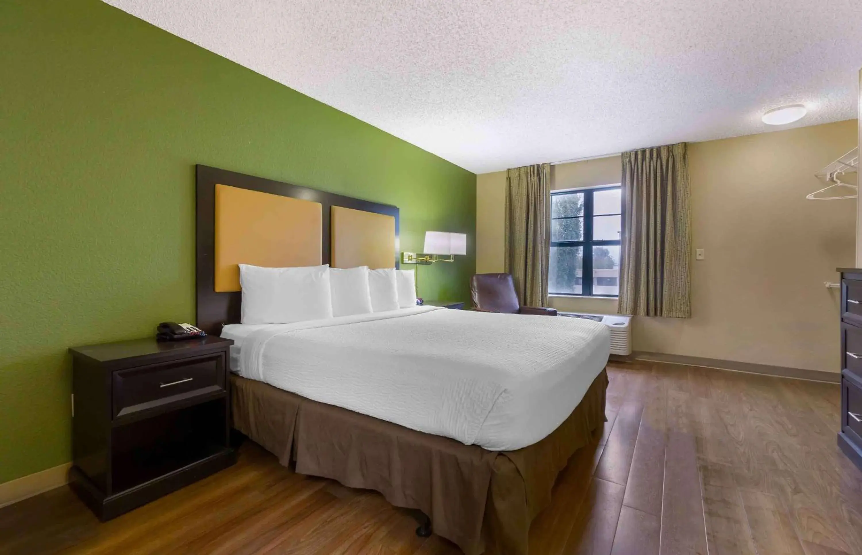 Bedroom, Bed in Extended Stay America Suites - Seattle - Kent