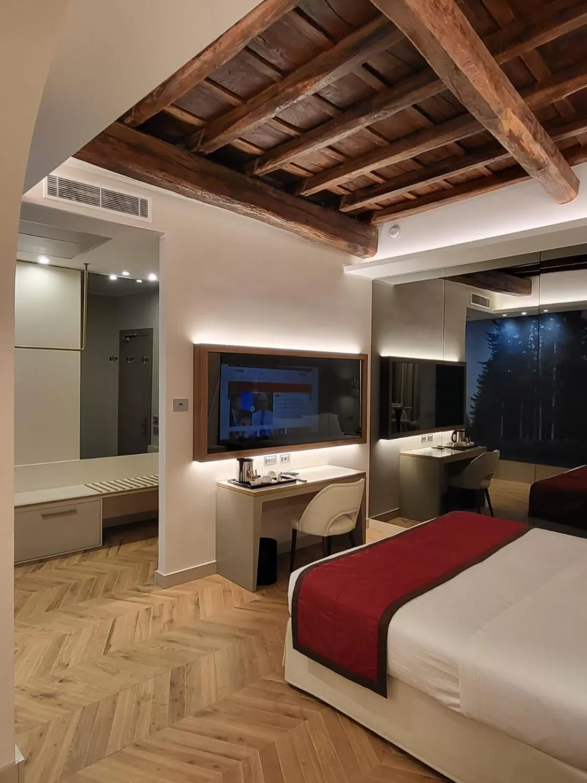 TV and multimedia, Bed in Harry's Bar Trevi Hotel & Restaurant
