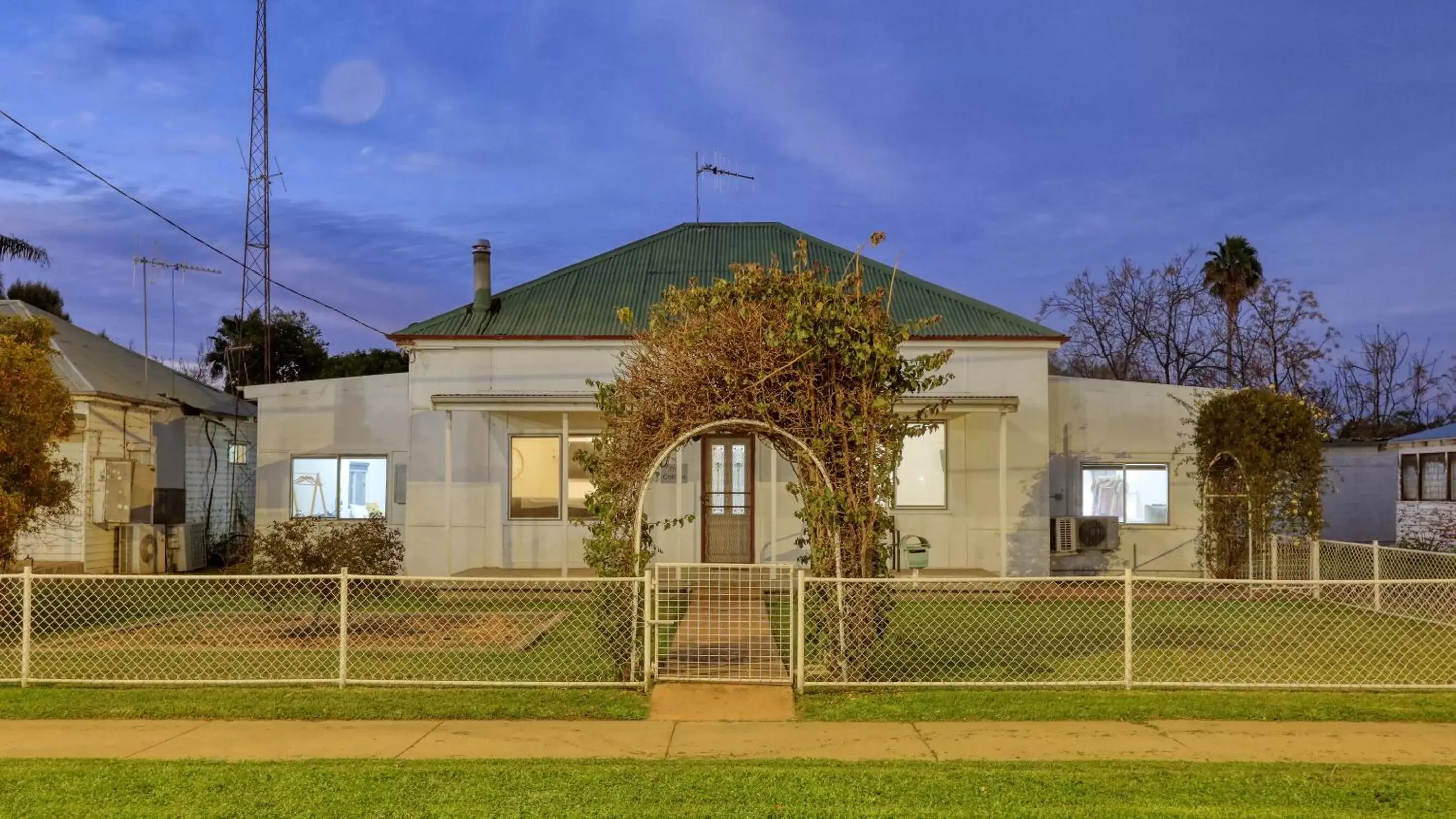 Four-Bedroom House in Castlereagh Lodge Motel Four-Bedroom House in Castlereagh Lodge Motel