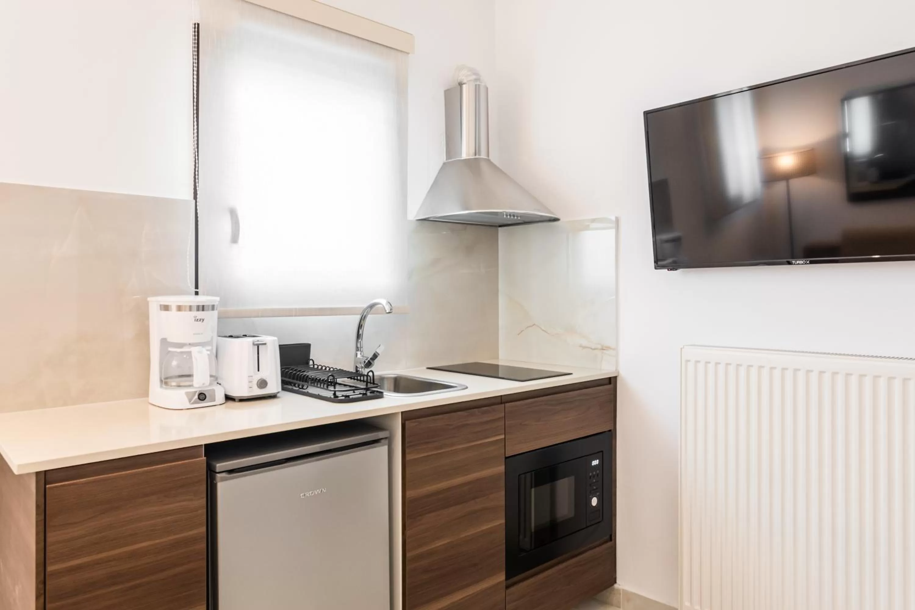 minibar in Nicholas Point Apartments and Rooms