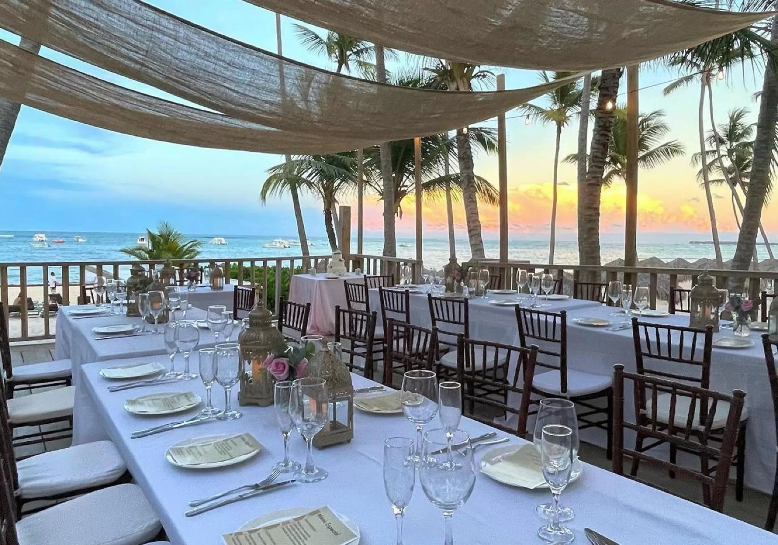 Restaurant/Places to Eat in LOS CORALES VILLAS and SUITES - BEACH CLUB, SPA, RESTAURANTS