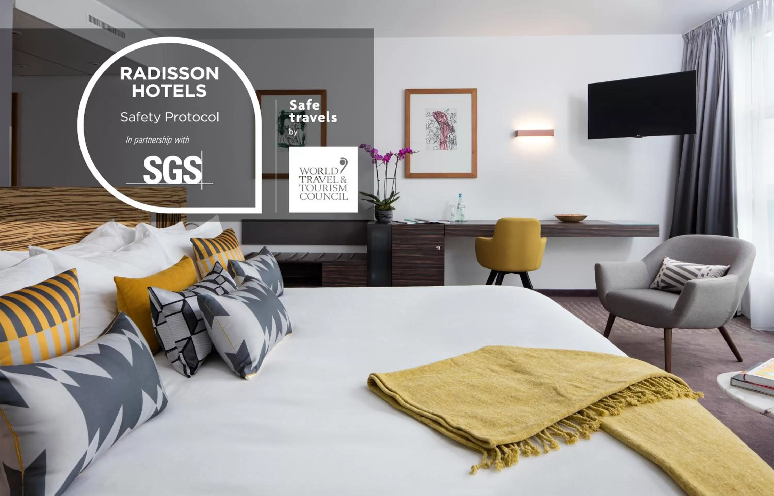 Bedroom, Bed in art'otel berlin mitte, Powered by Radisson Hotels