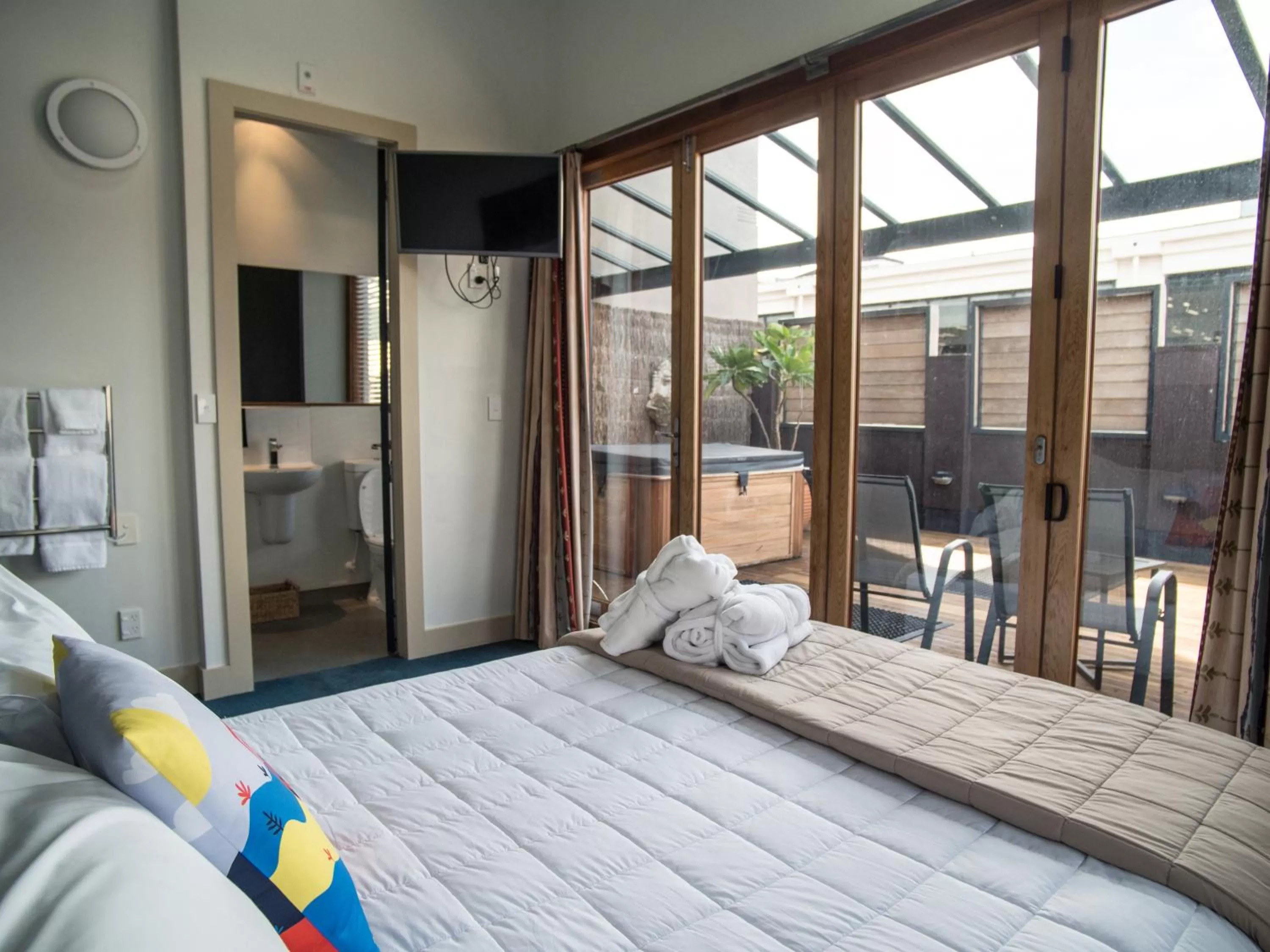 Balcony/Terrace, Bed in U Boutique Hotel