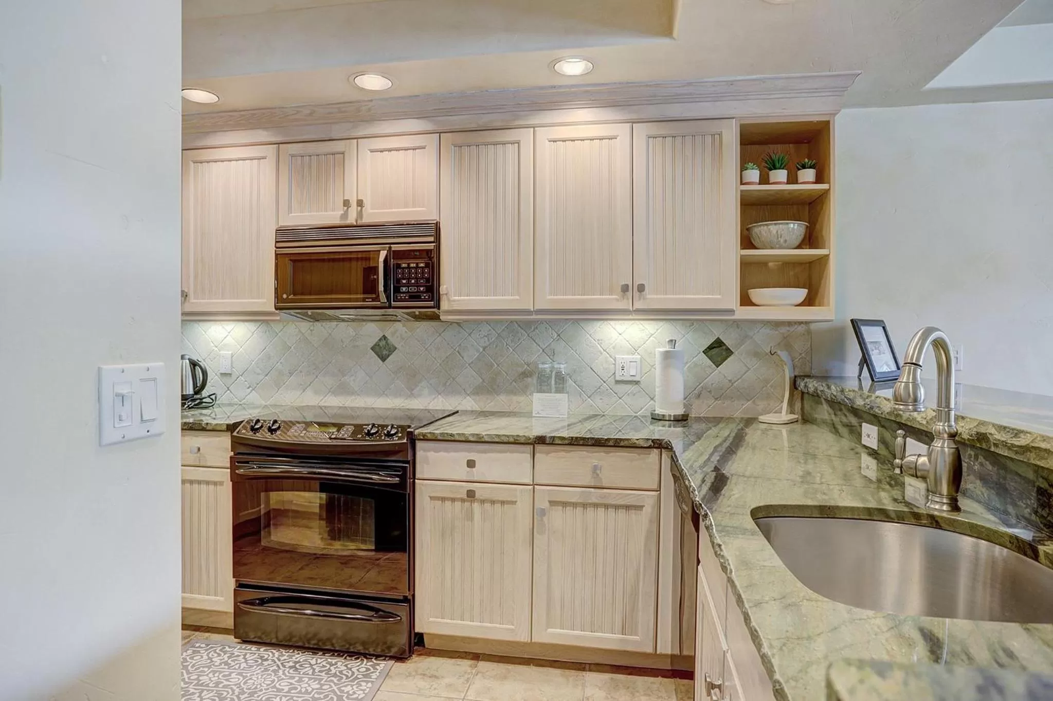 Kitchen or kitchenette in The Pines Lodge, a RockResort