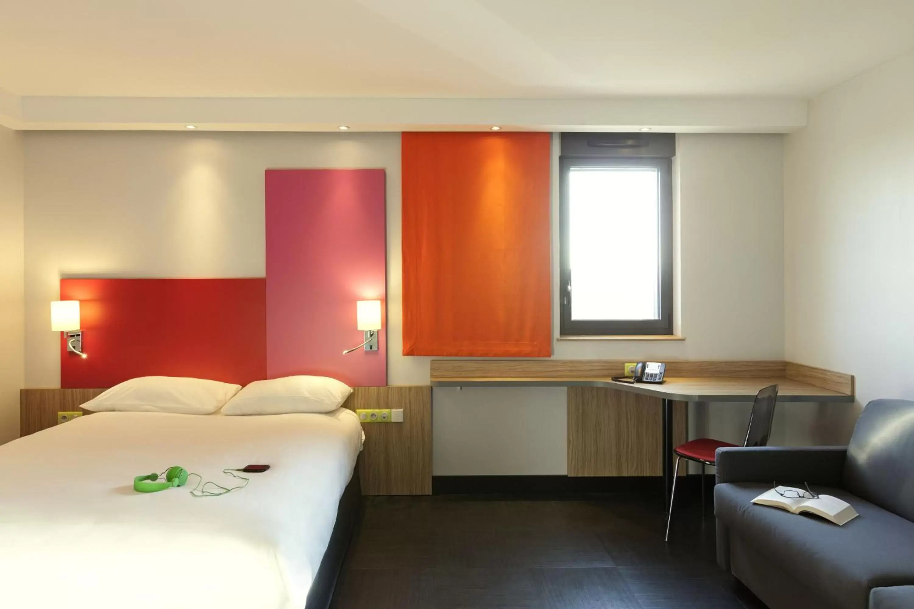 Bedroom, Room Photo in ibis Styles Romans-Valence Gare TGV
