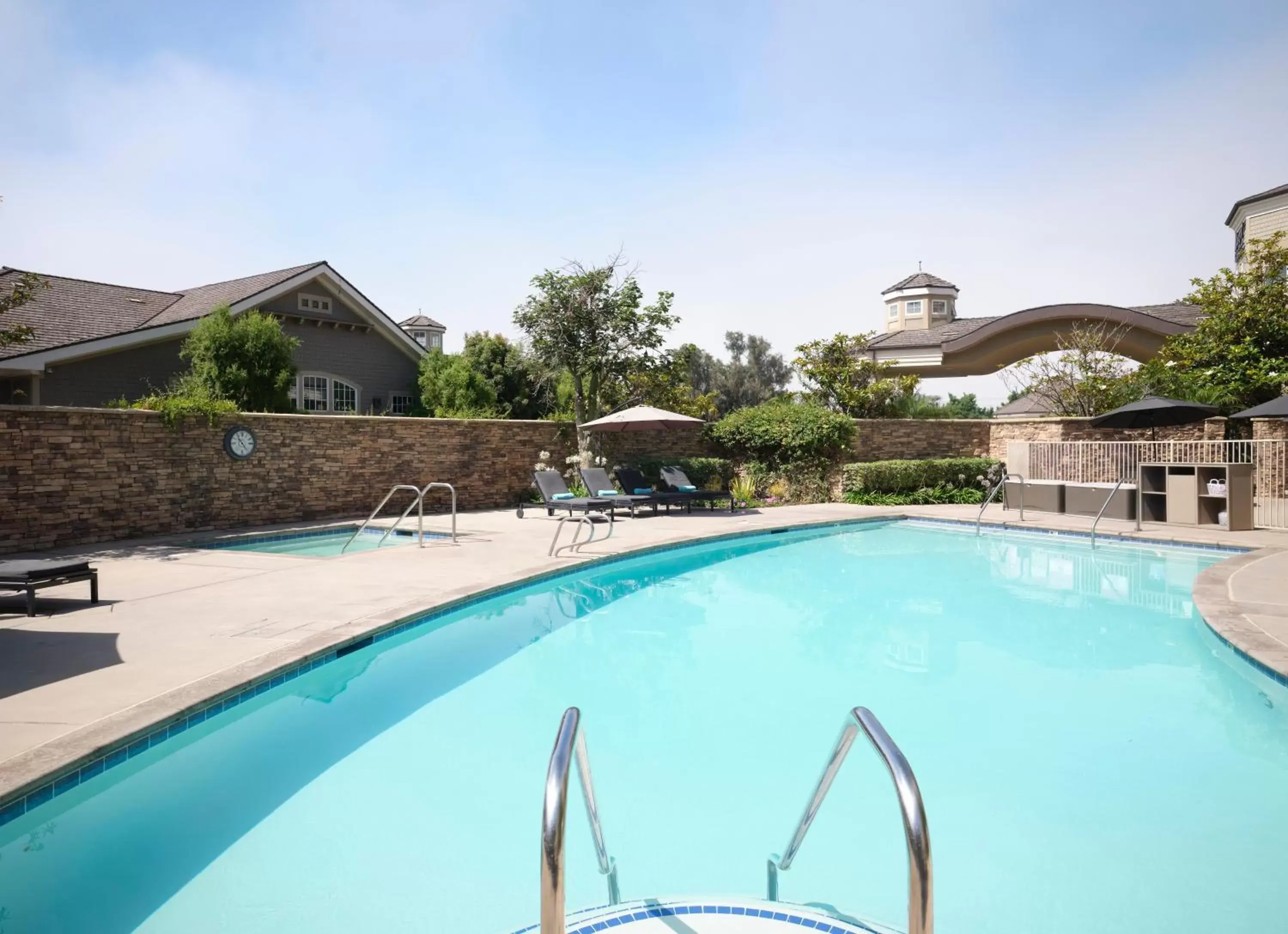 Swimming pool in West Inn & Suites Swimming pool in West Inn & Suites