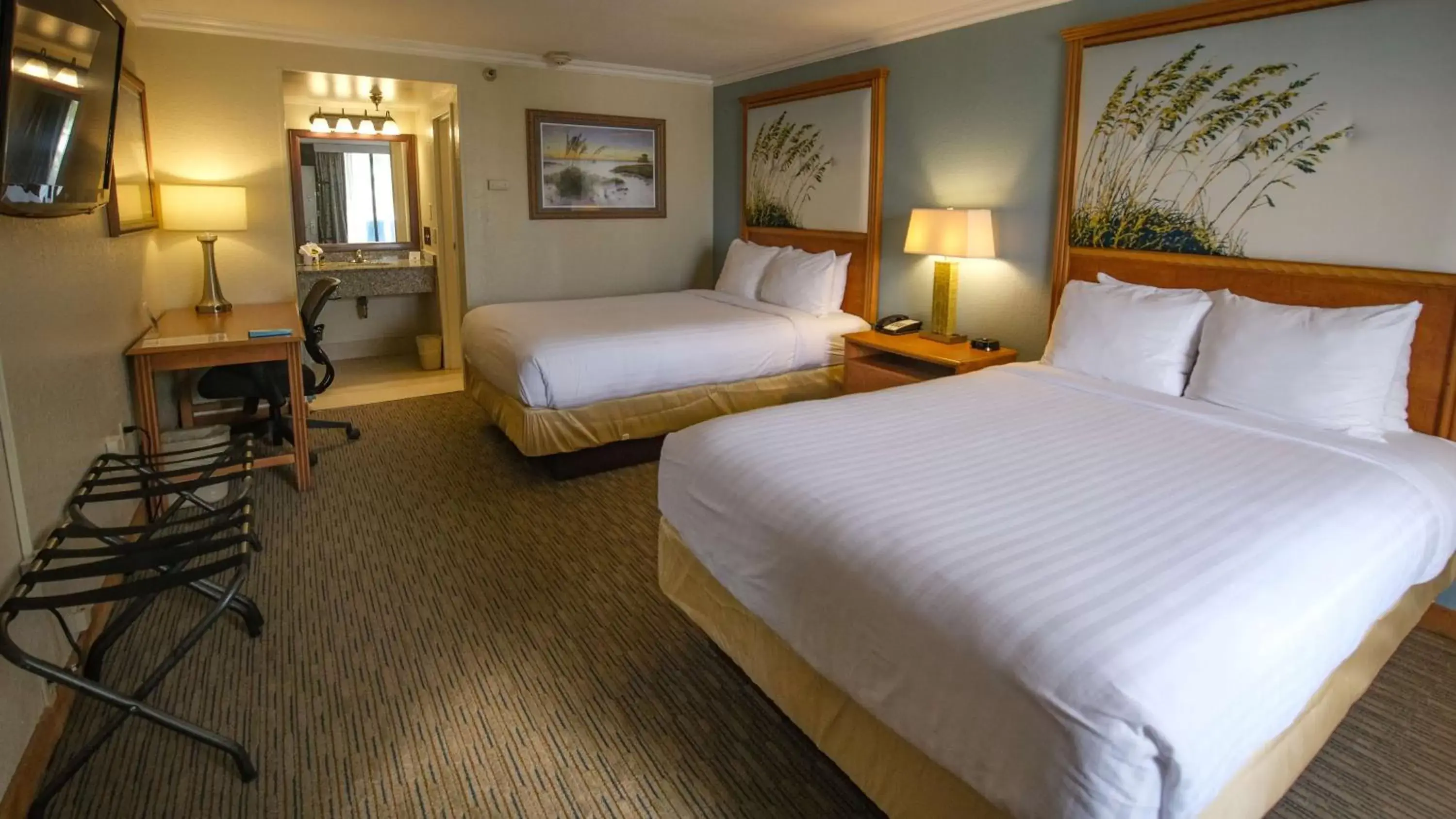 Photo of the whole room, Room Photo in Best Western Plus Siesta Key Gateway