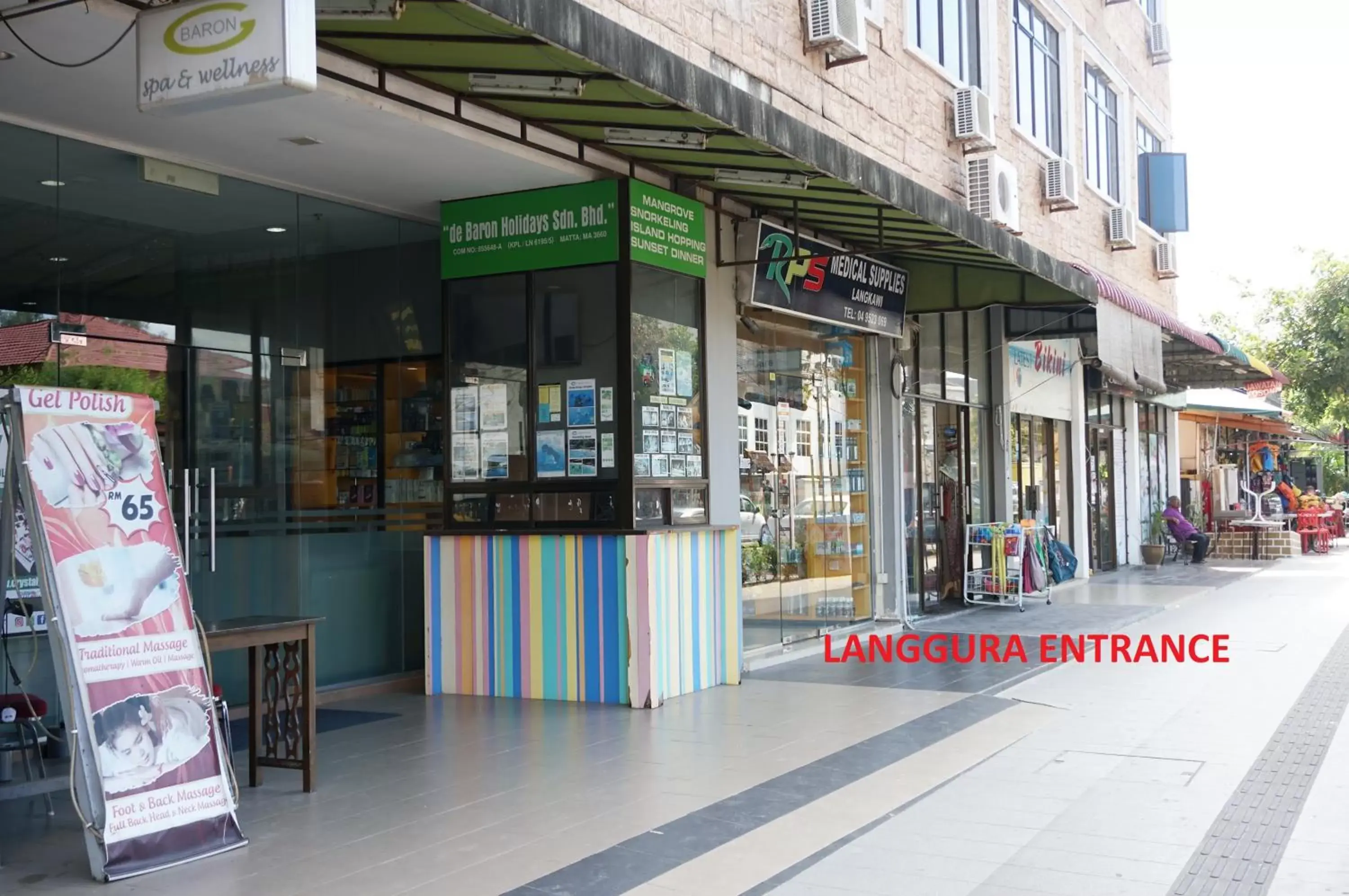 Area and facilities, Supermarket/Shops in Langgura Baron Resort