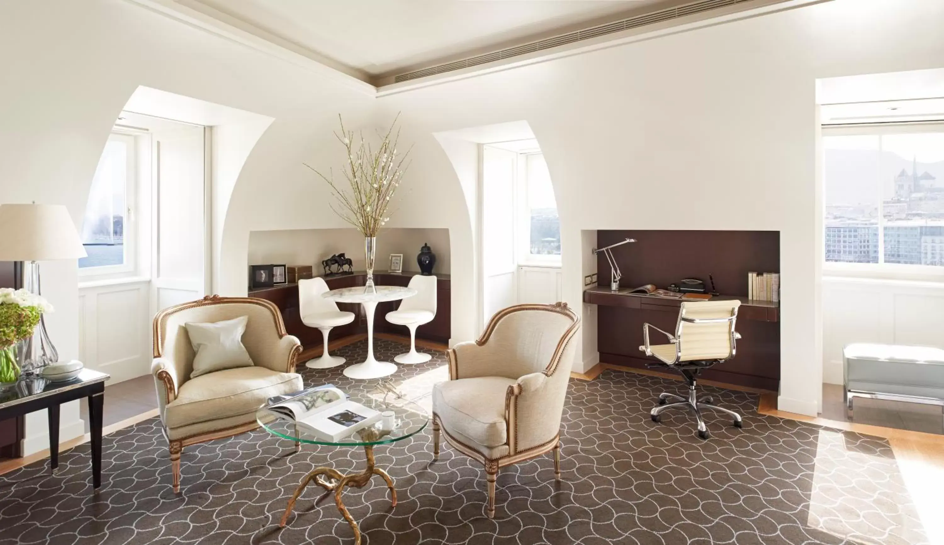 Four Seasons Loft Executive King Suite in Four Seasons Hotel des Bergues Geneva