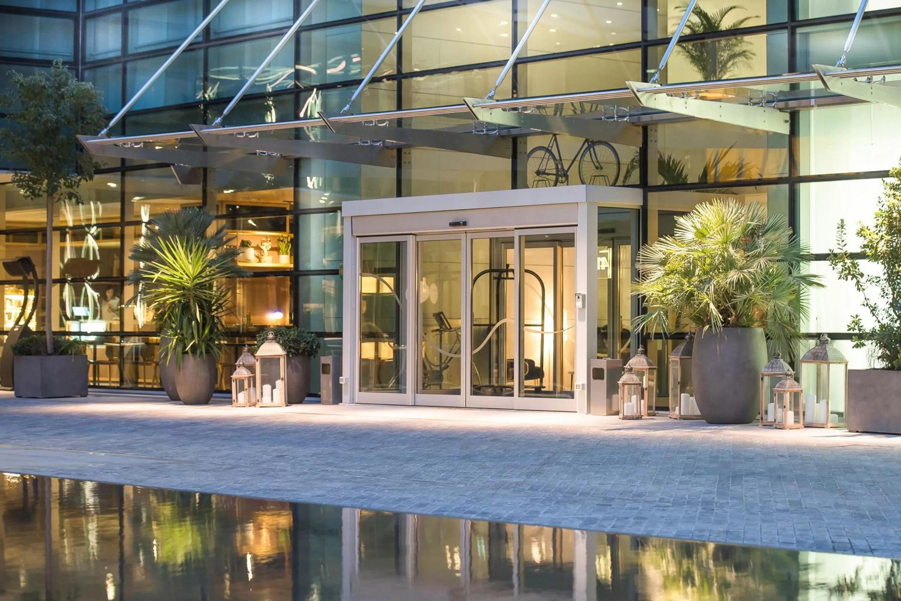 Facade/entrance in INNSiDE by Meliá Milano Torre GalFa