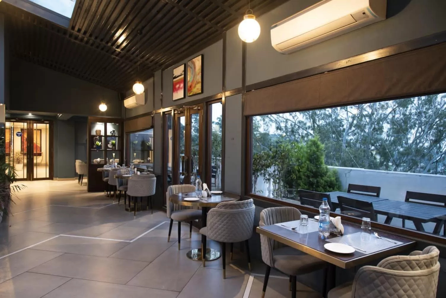 Restaurant/places to eat in Comfort Inn Dehradun