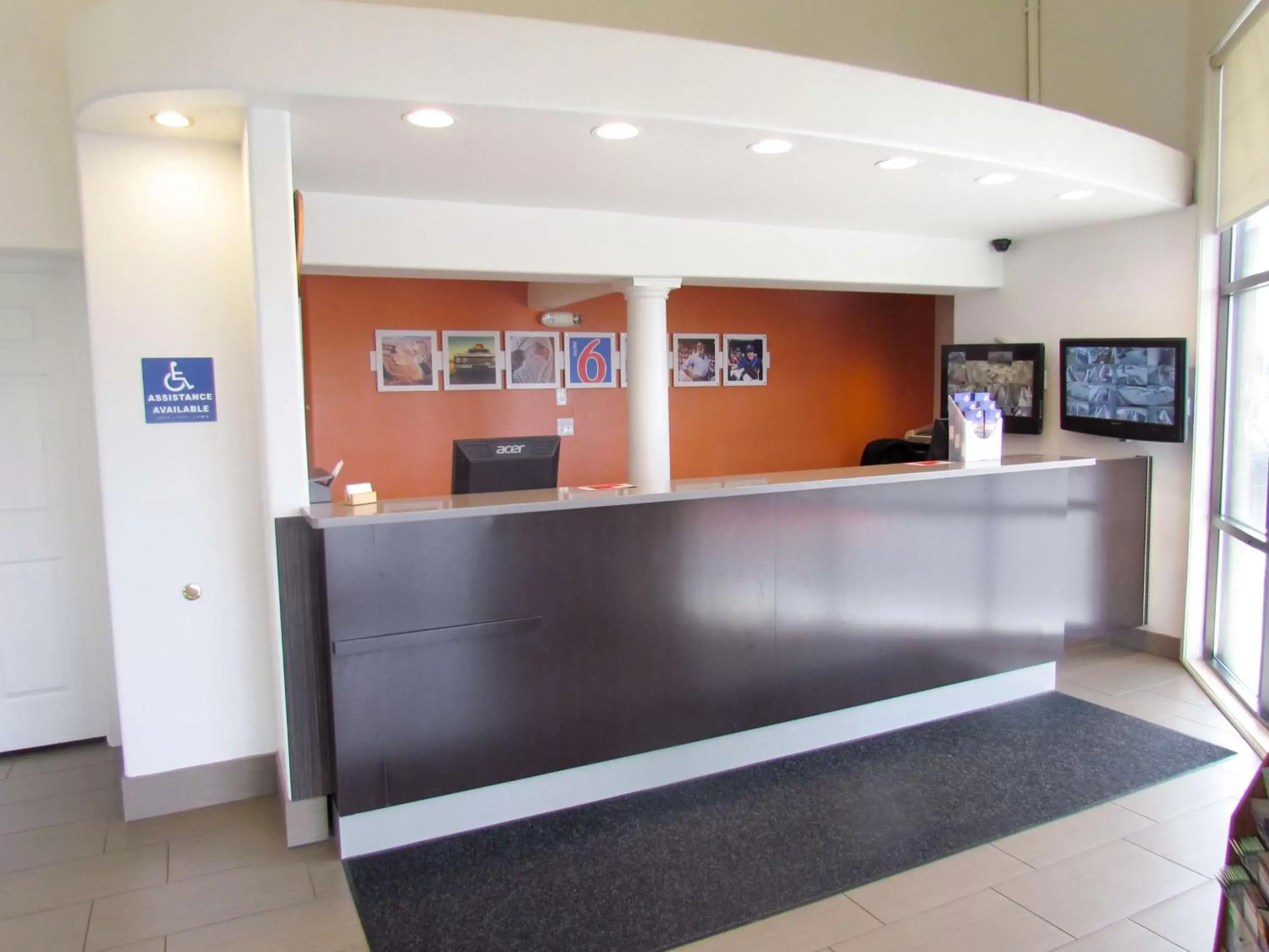 TV and multimedia, Lobby/Reception in Motel 6-Vancouver, WA