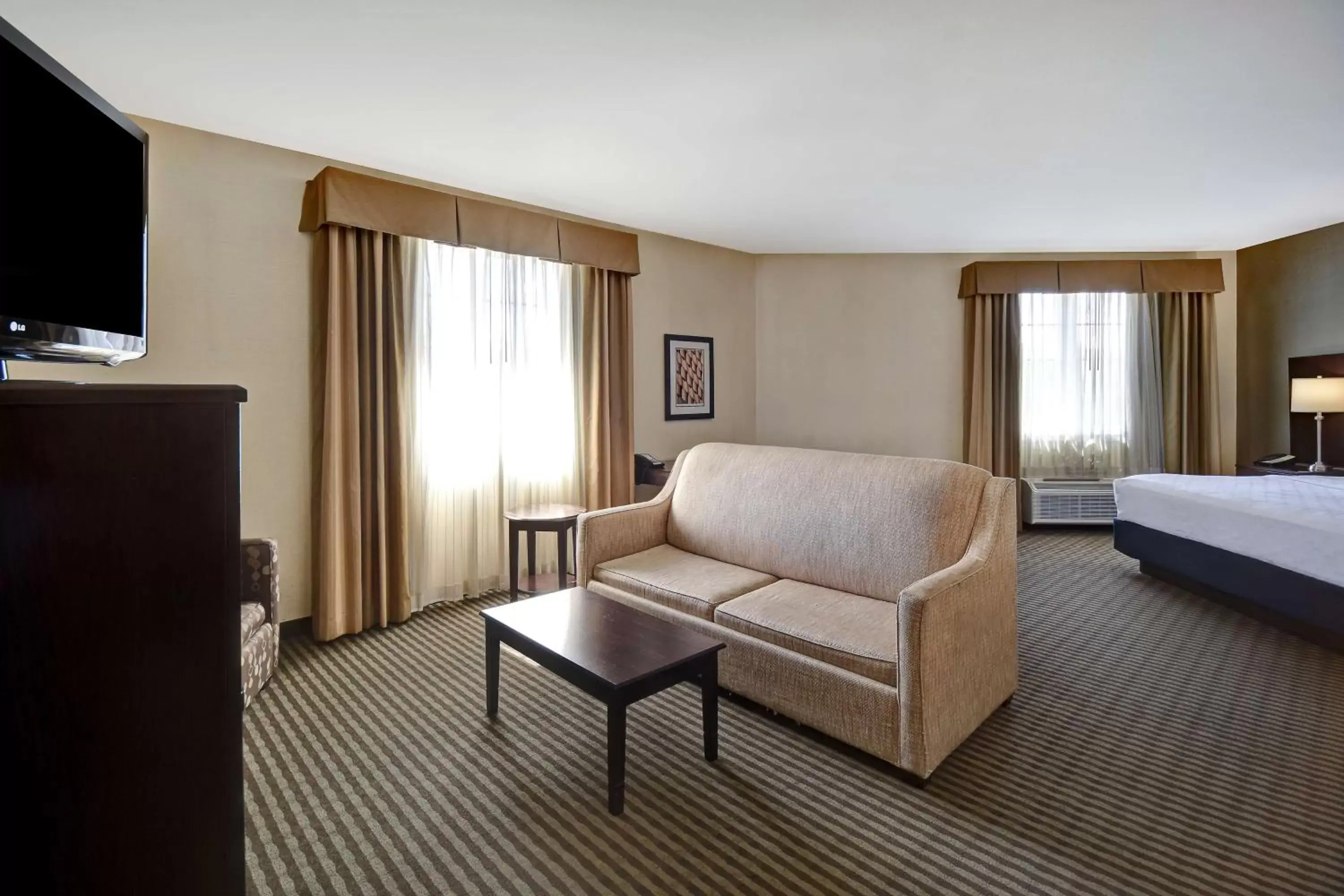 Photo of the whole room, Seating Area in Best Western Plus - King of Prussia