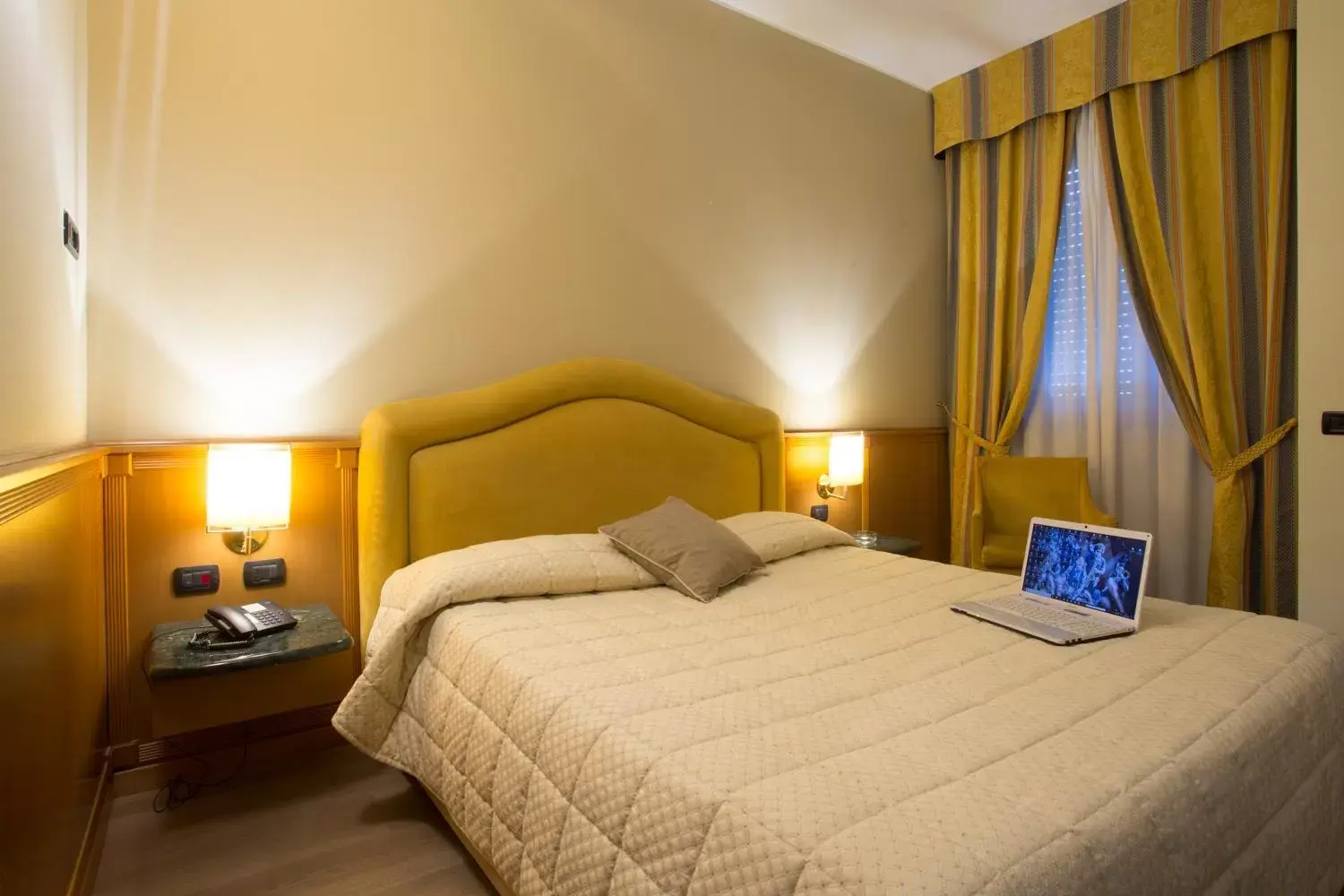 Photo of the whole room, Bed in Airport Hotel Malpensa