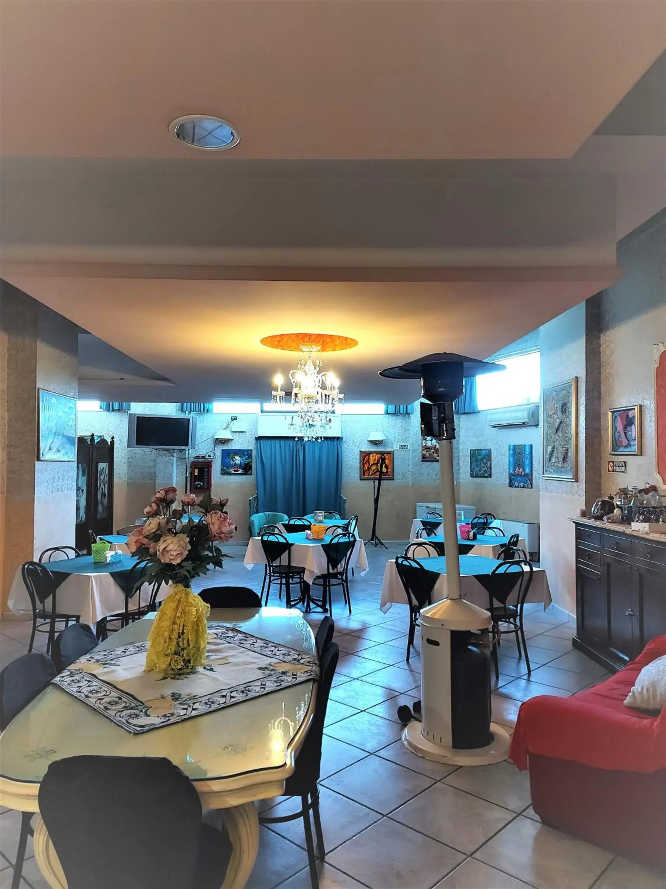 Restaurant/Places to Eat in Hotel Caribe