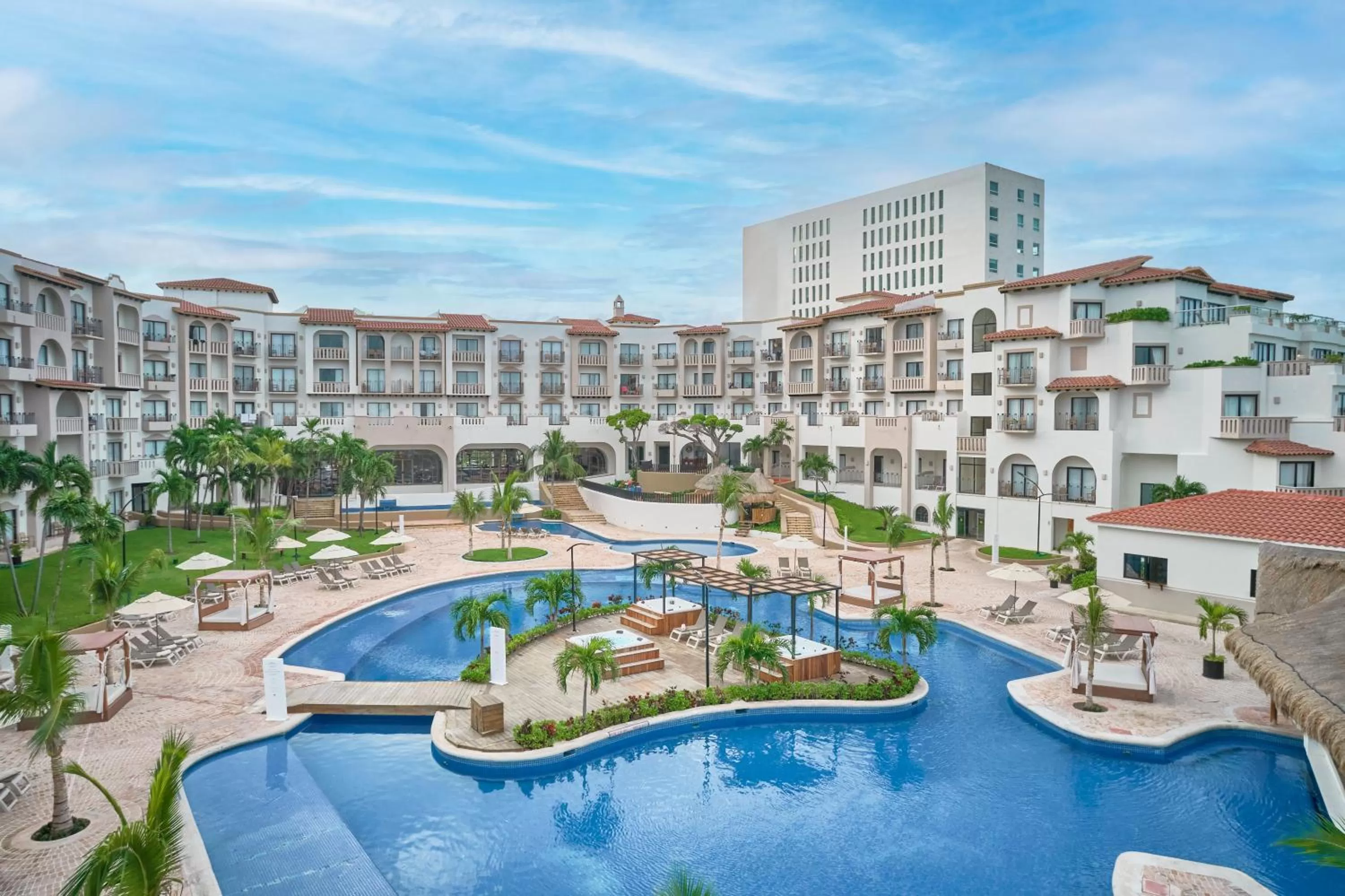 Property building in Fiesta Americana Cancun Villas