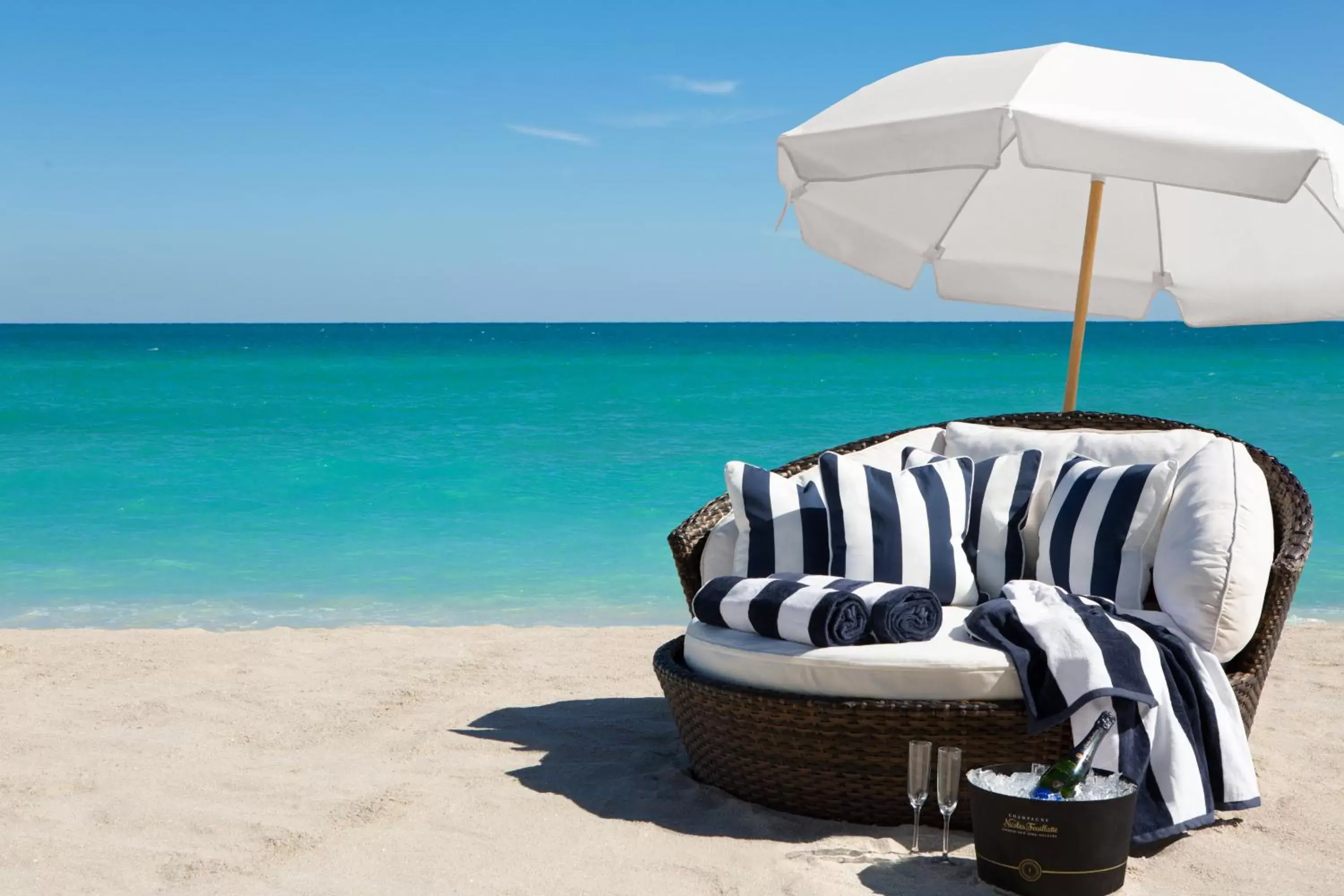 Day, Beach in Sole Miami, A Noble House Resort