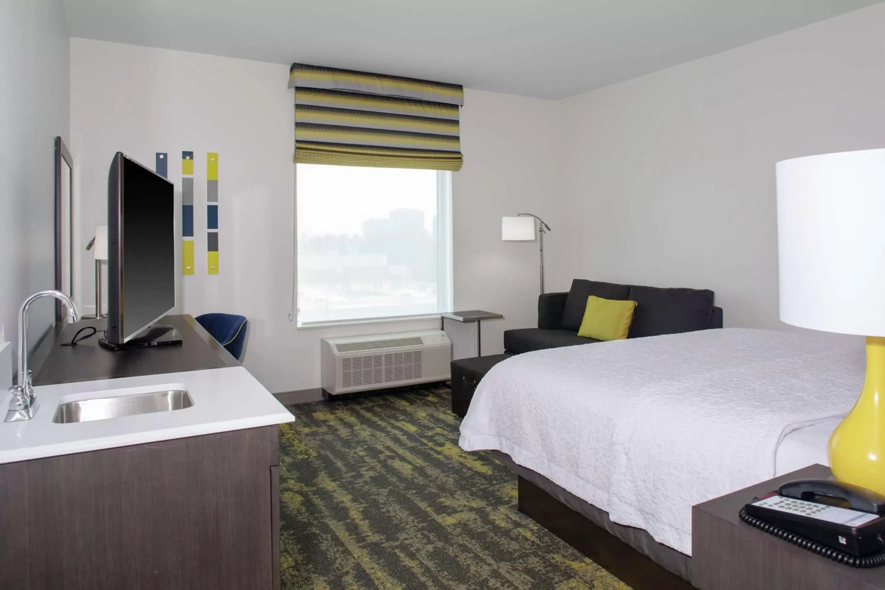 Bedroom in Hampton Inn & Suites Irvine/Orange County Airport