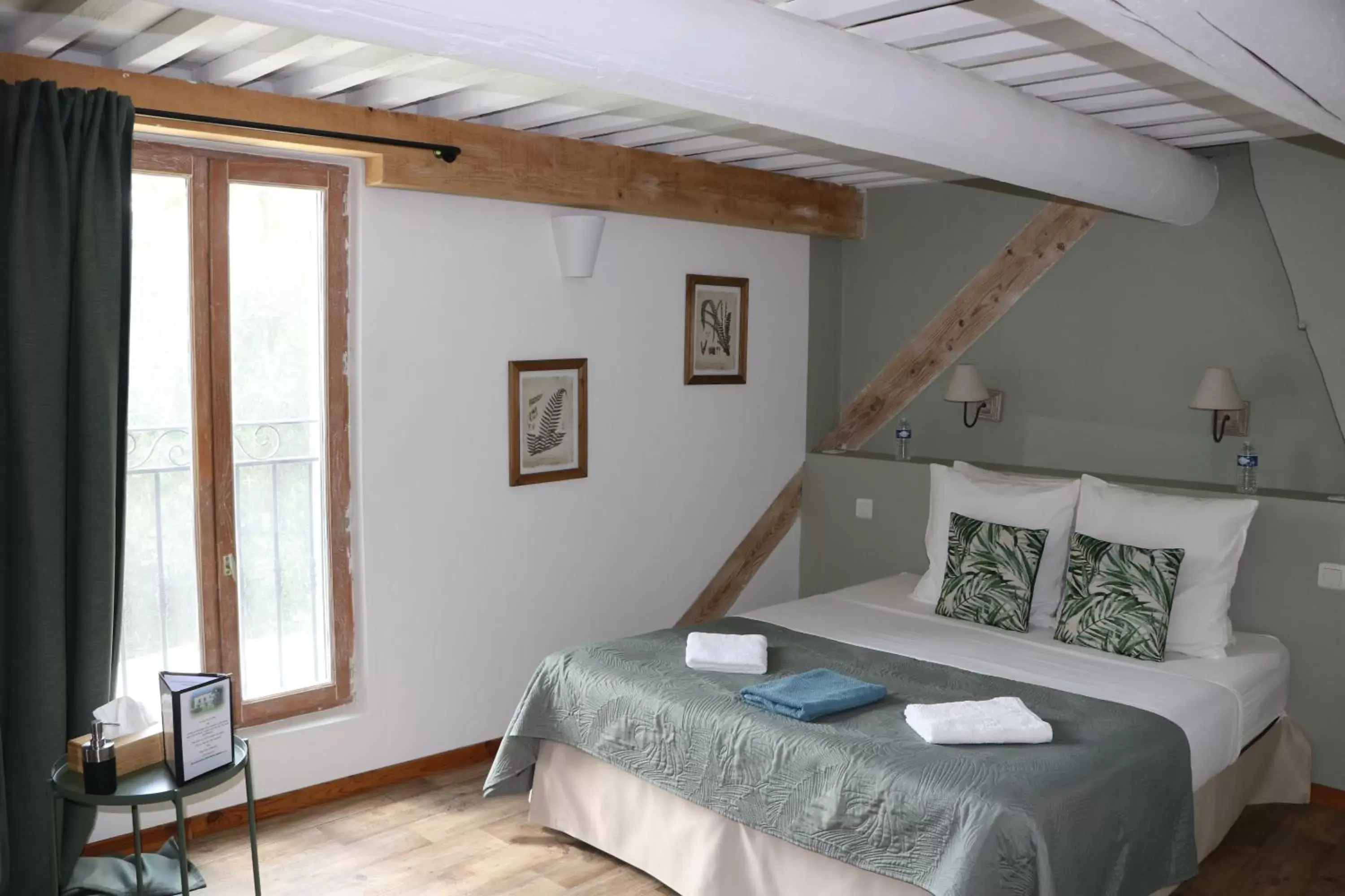 Bedroom, Bed in Mas des Cerisiers