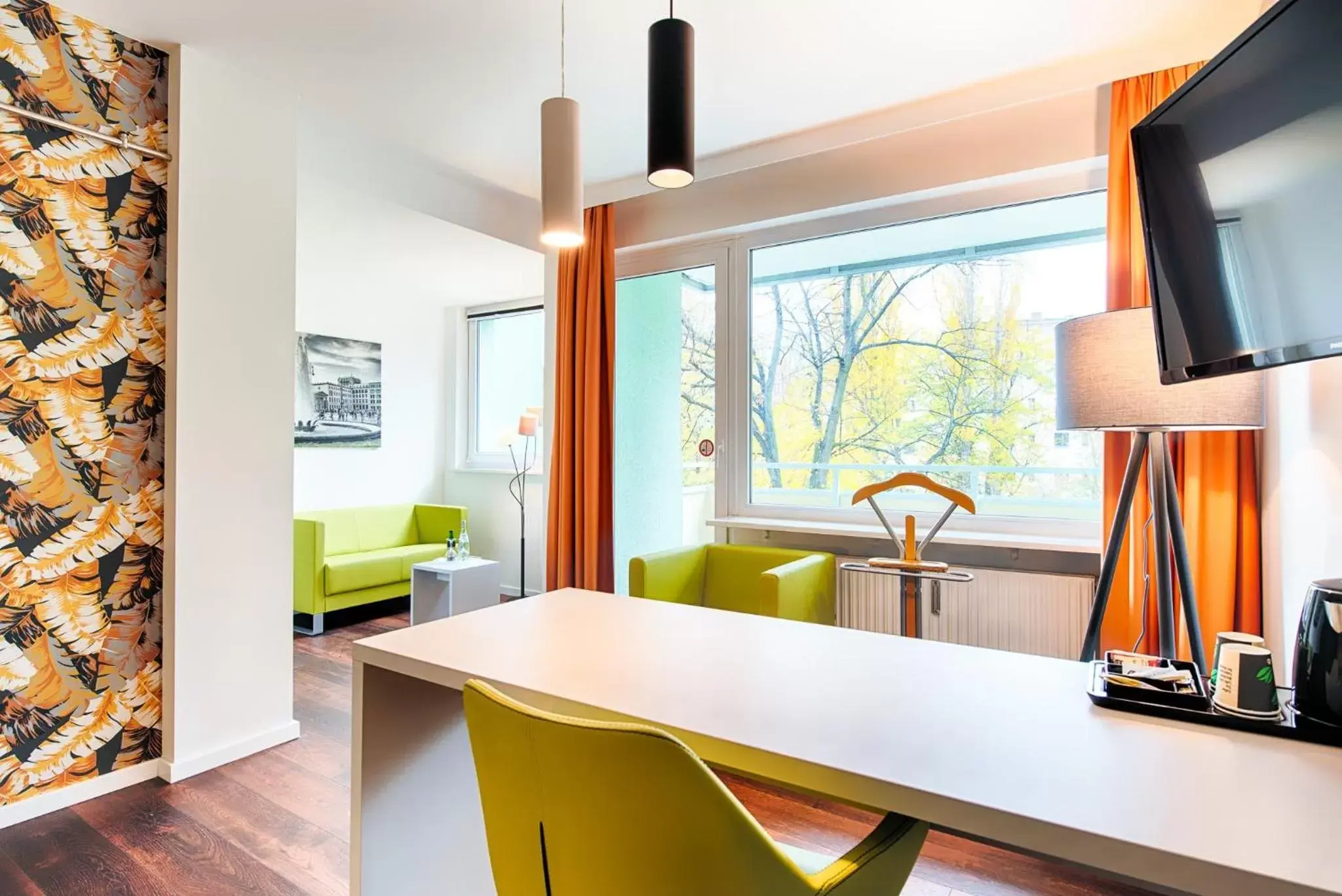 Seating area, Kitchen/Kitchenette in Hotel Carolinenhof