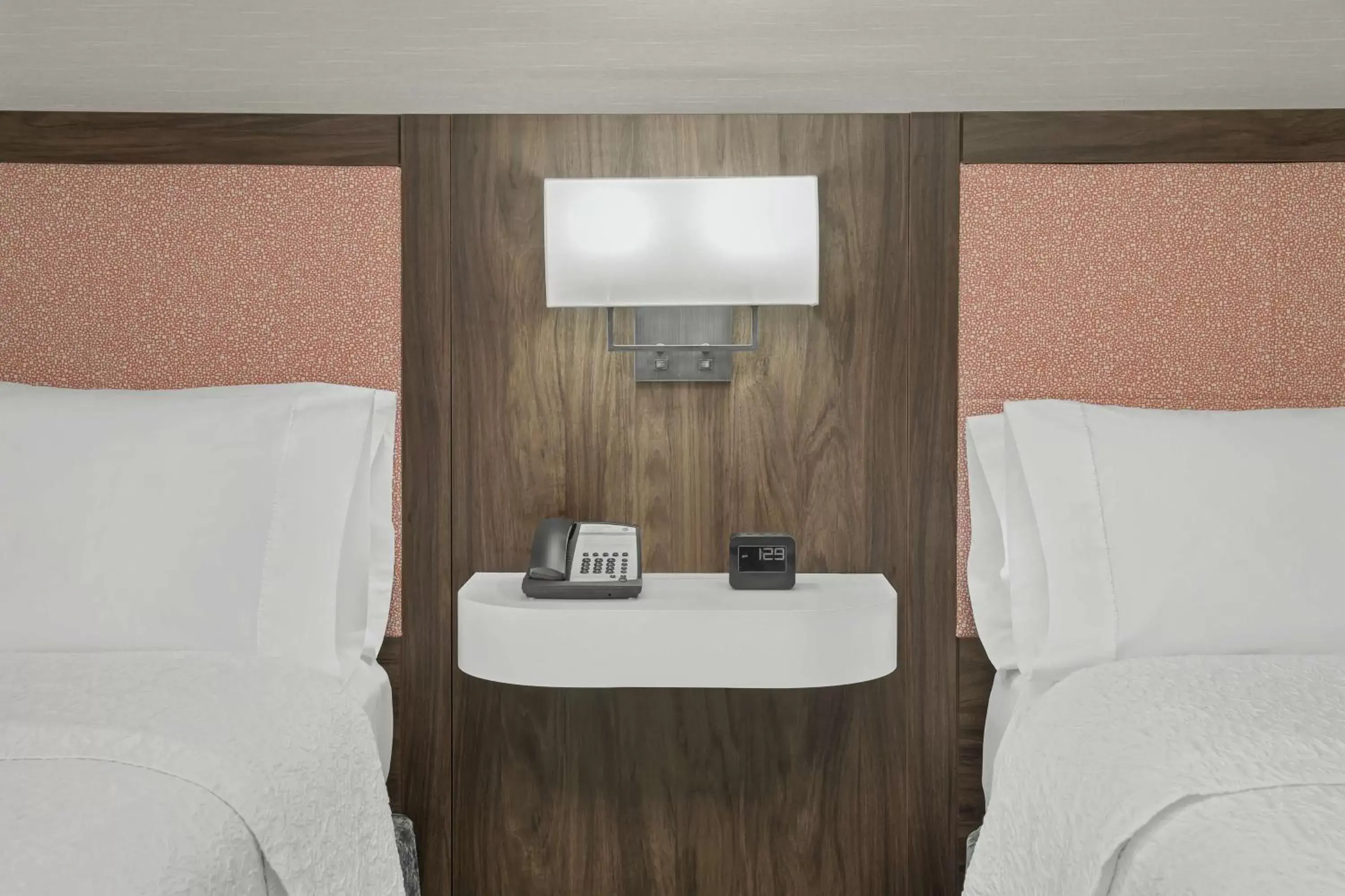 Bed, Bathroom in Hampton Inn & Suites Macon I-75 North