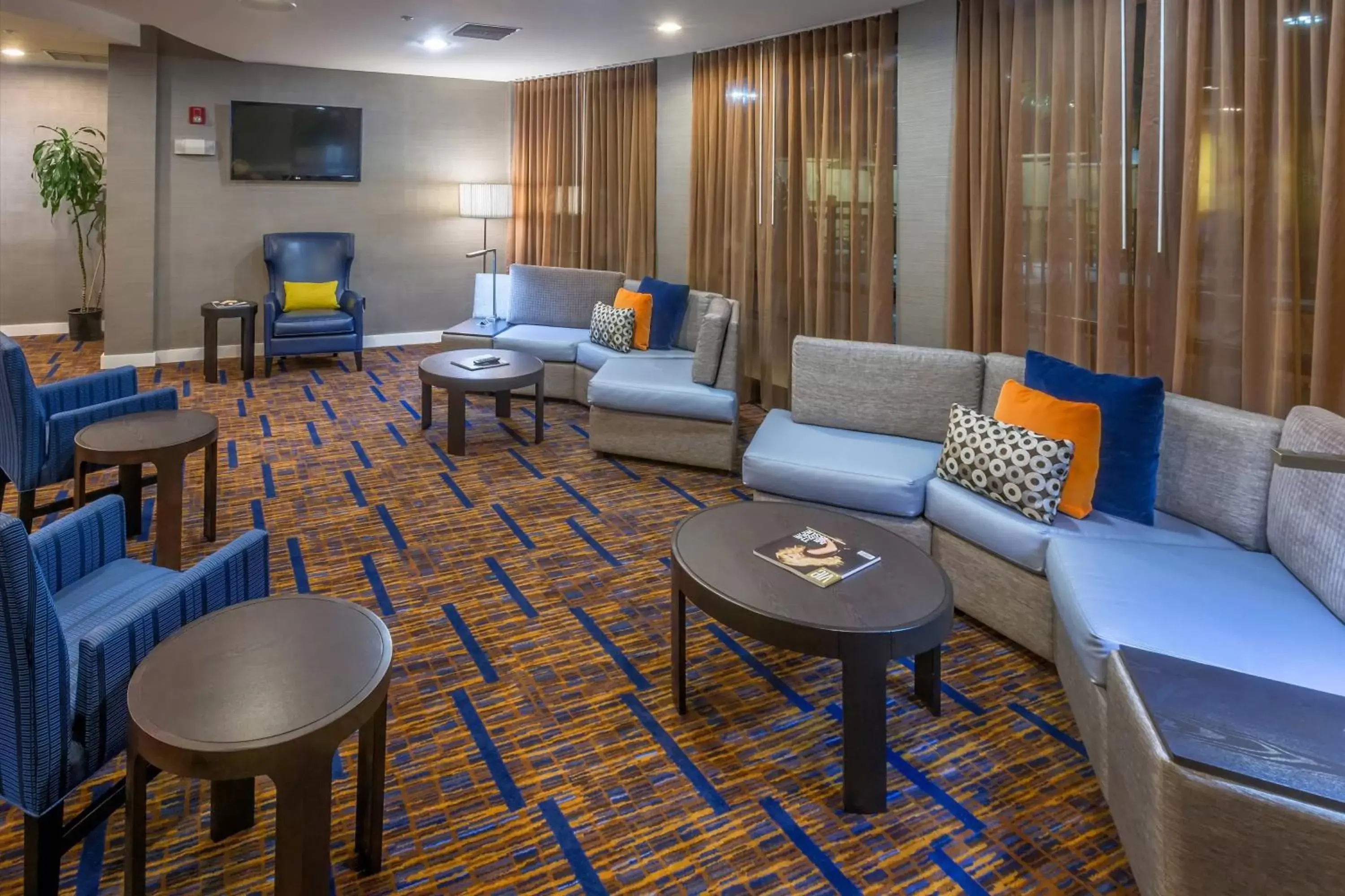 Lobby or reception, Seating Area in Courtyard by Marriott Panama City