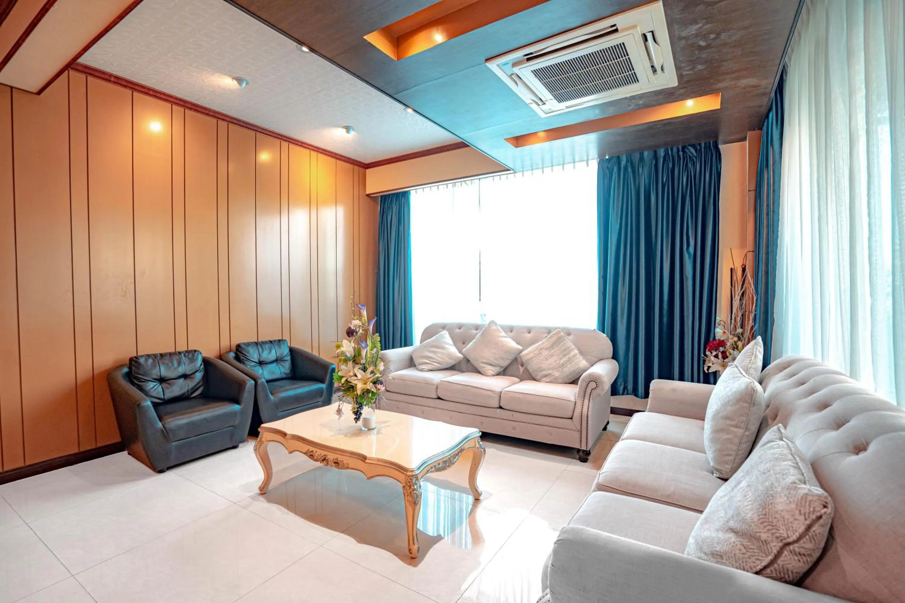 Seating area in Blue Sky Residence Airport