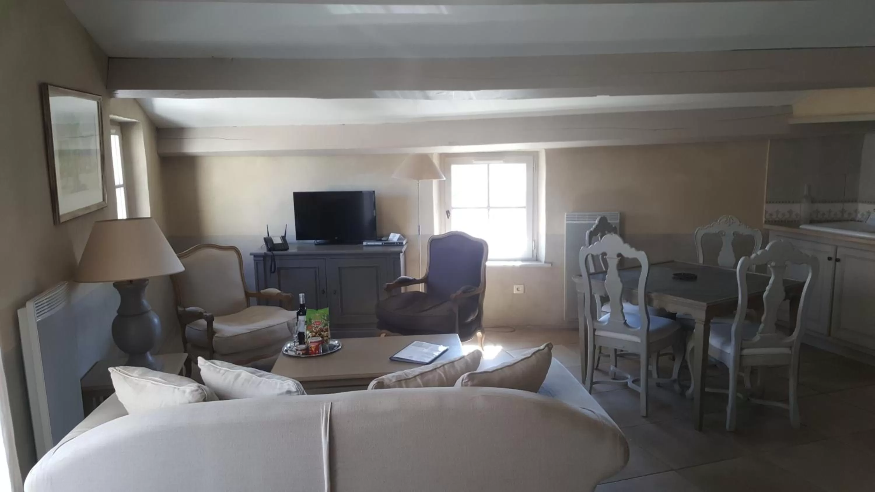 TV and multimedia in Le Couvent d'Hérépian - Hôtel & Spa