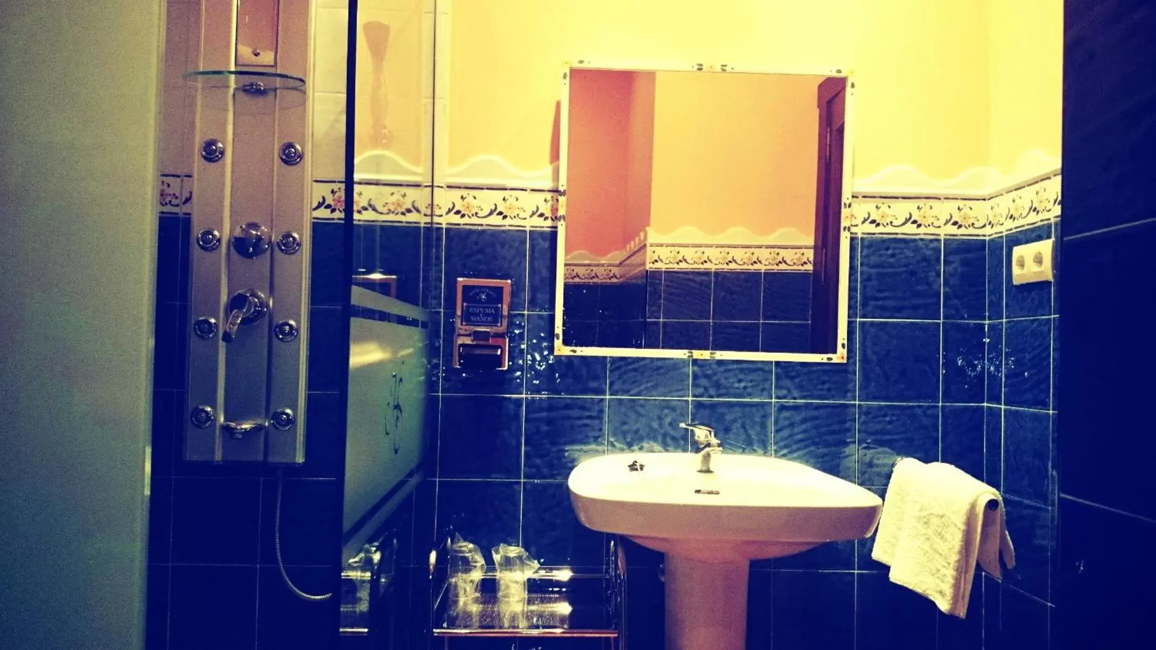 Bathroom in El Huésped del Sevillano AR