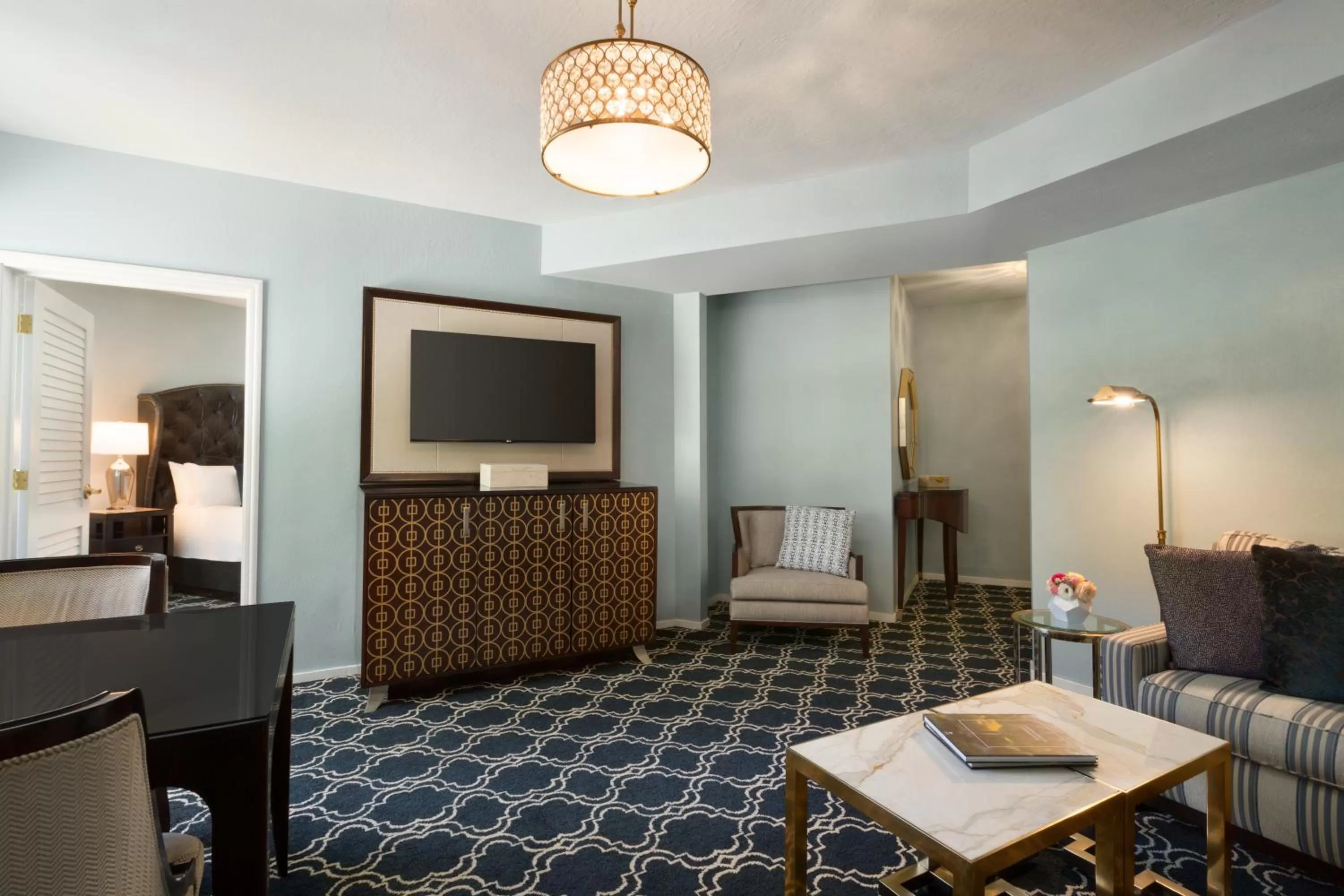 Living room, Bed in Claremont Resort & Club