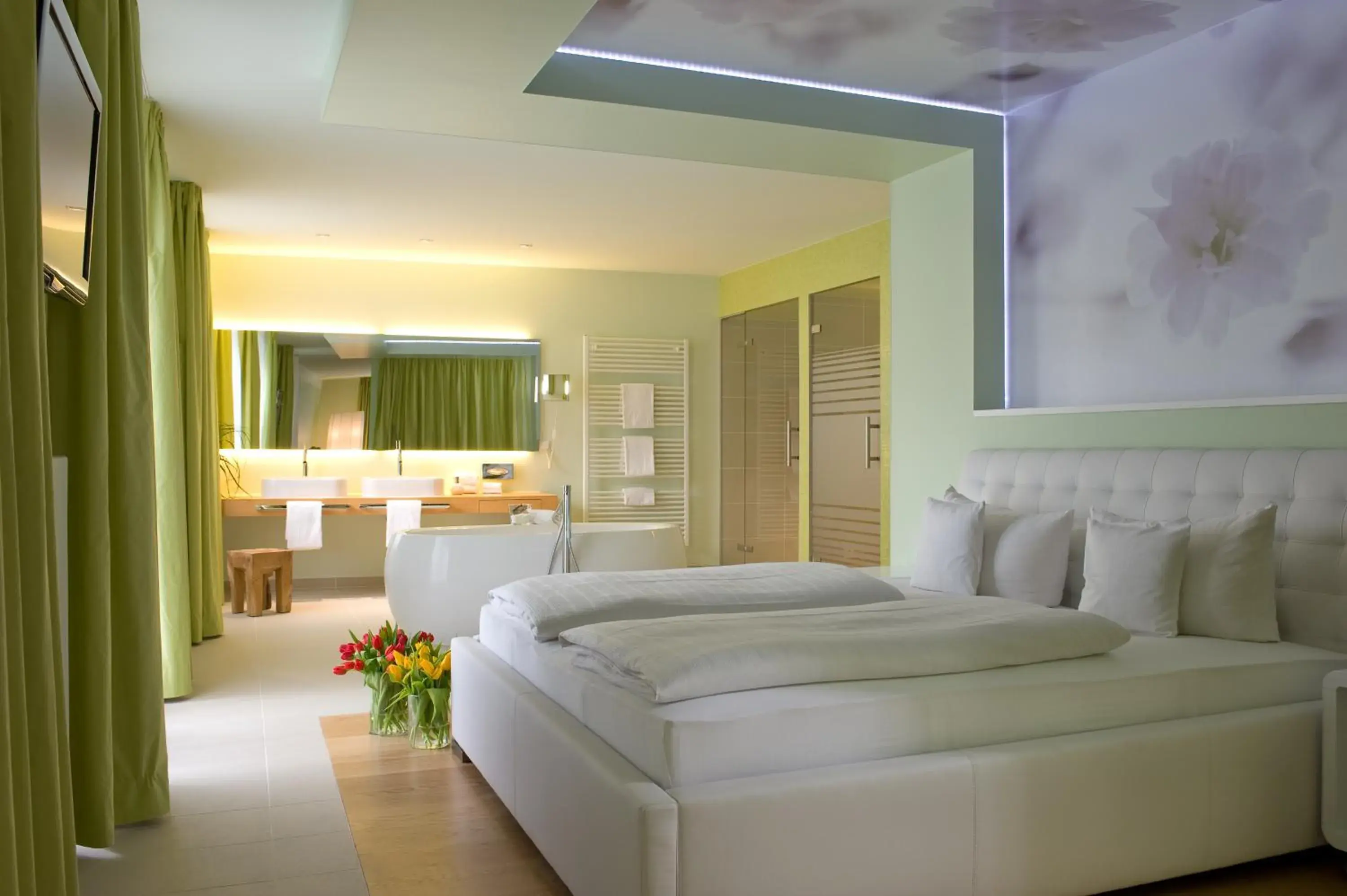 Photo of the whole room, Bed in Romantik Jugendstilhotel Bellevue